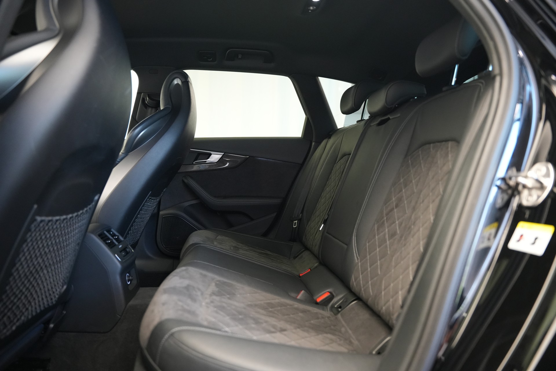 AUDI RS4 Avant 2.9 TFSI quattro tiptronic *CH-Fahrzeug* *Carbon* *Assistenzpaket*-image-14