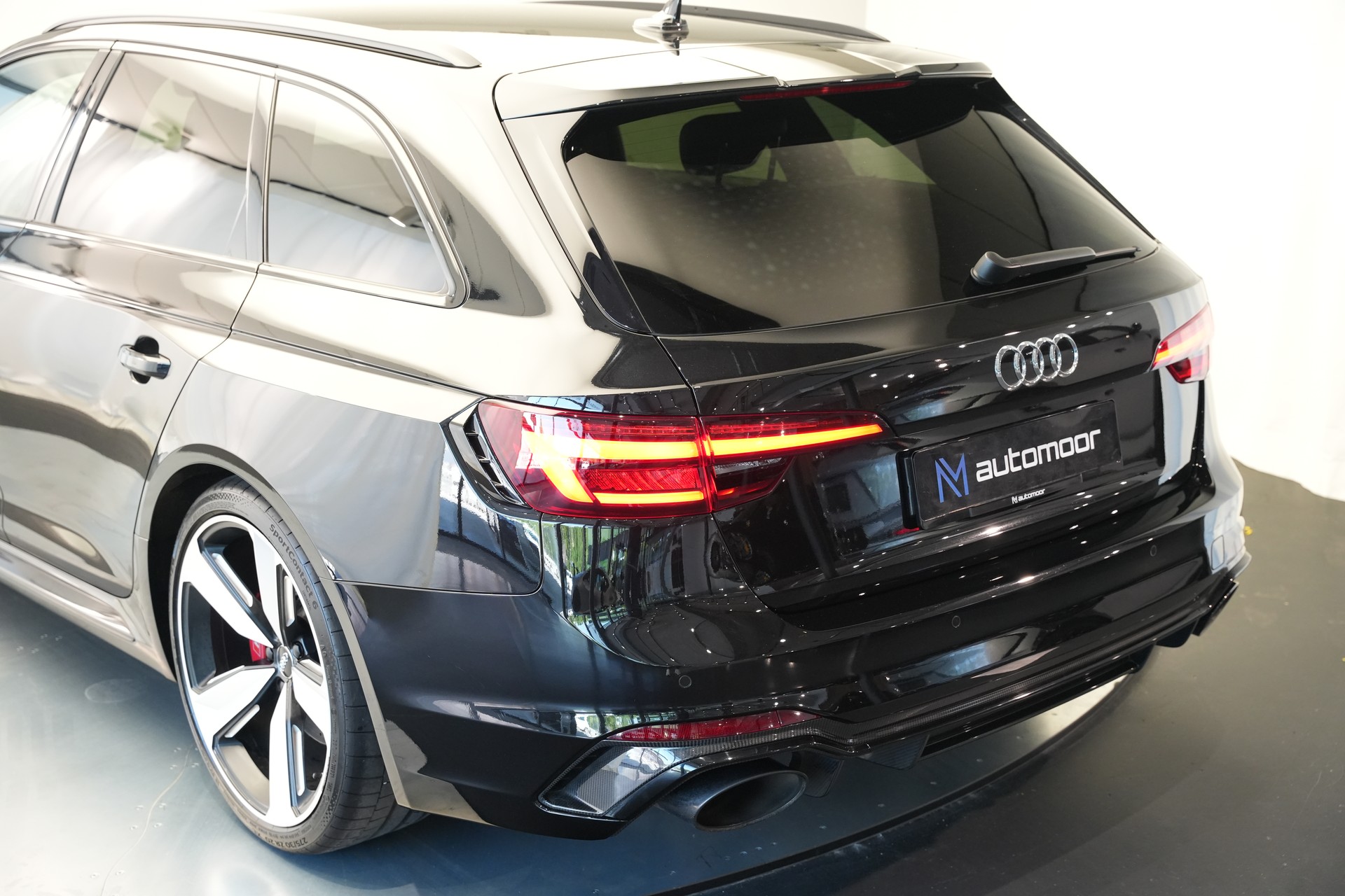 AUDI RS4 Avant 2.9 TFSI quattro tiptronic *CH-Fahrzeug* *Carbon* *Assistenzpaket*-image-41