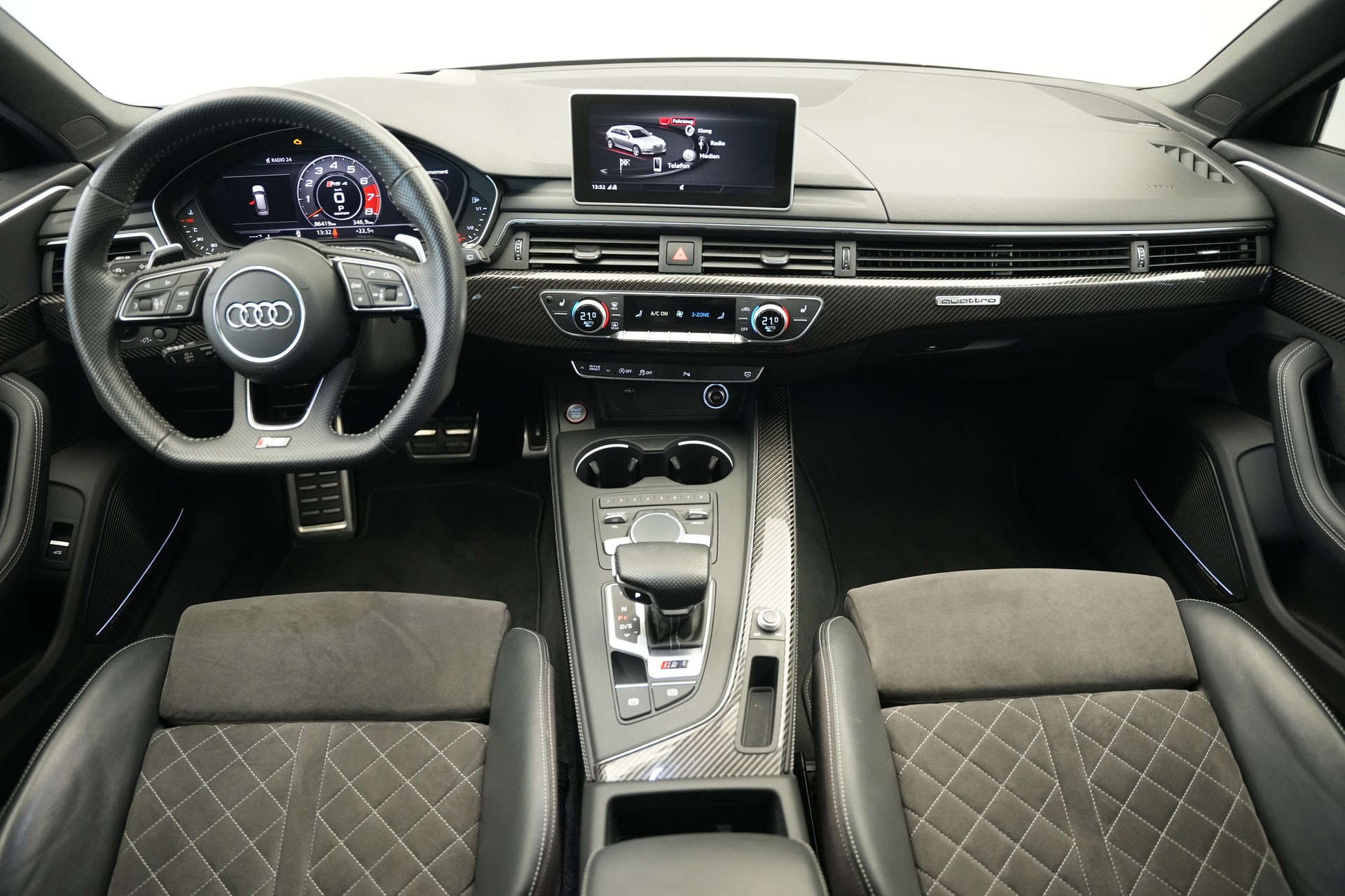 AUDI RS4 Avant 2.9 TFSI quattro tiptronic *CH-Fahrzeug* *Carbon* *Assistenzpaket*-image-9