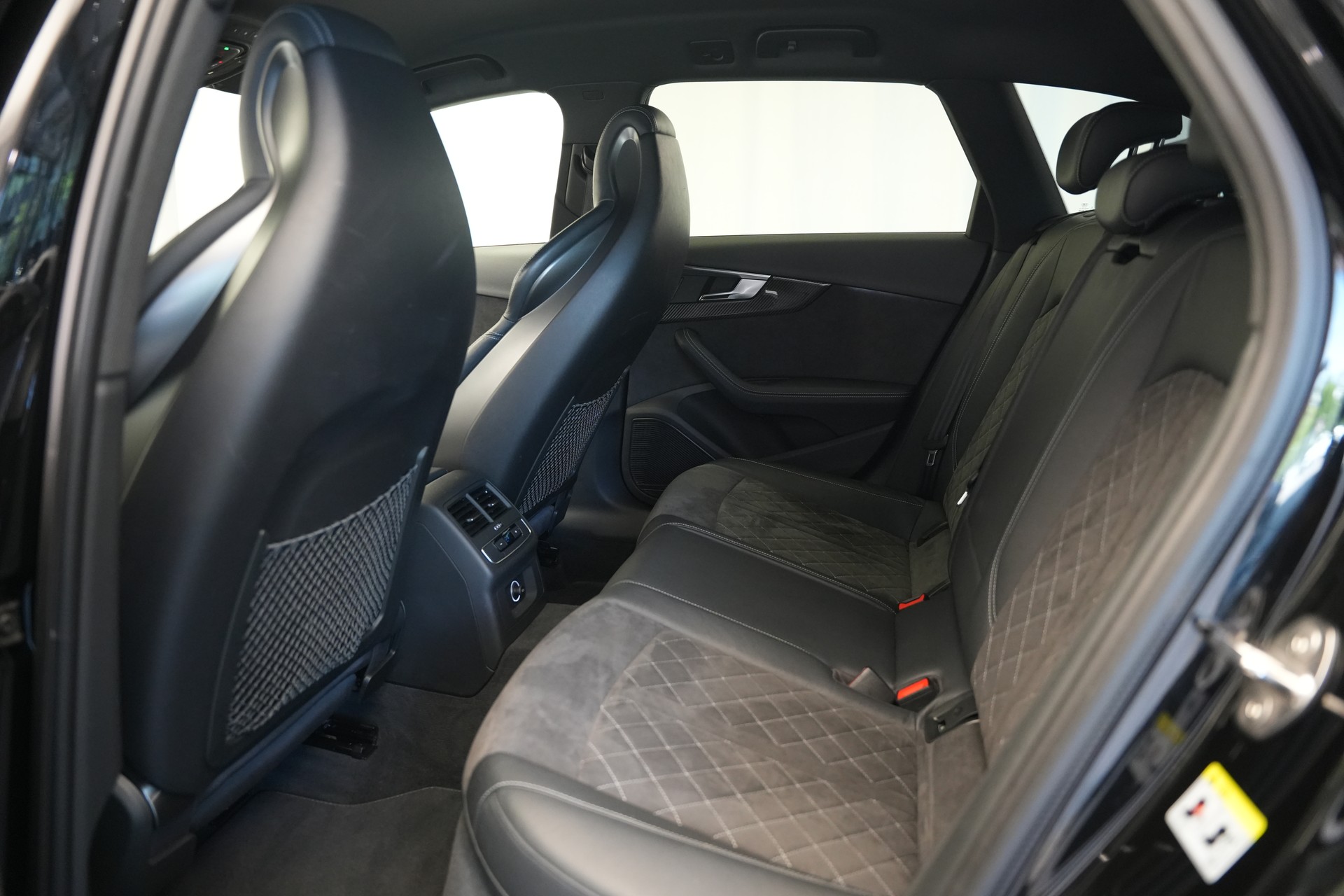 AUDI RS4 Avant 2.9 TFSI quattro tiptronic *CH-Fahrzeug* *Carbon* *Assistenzpaket*-image-13