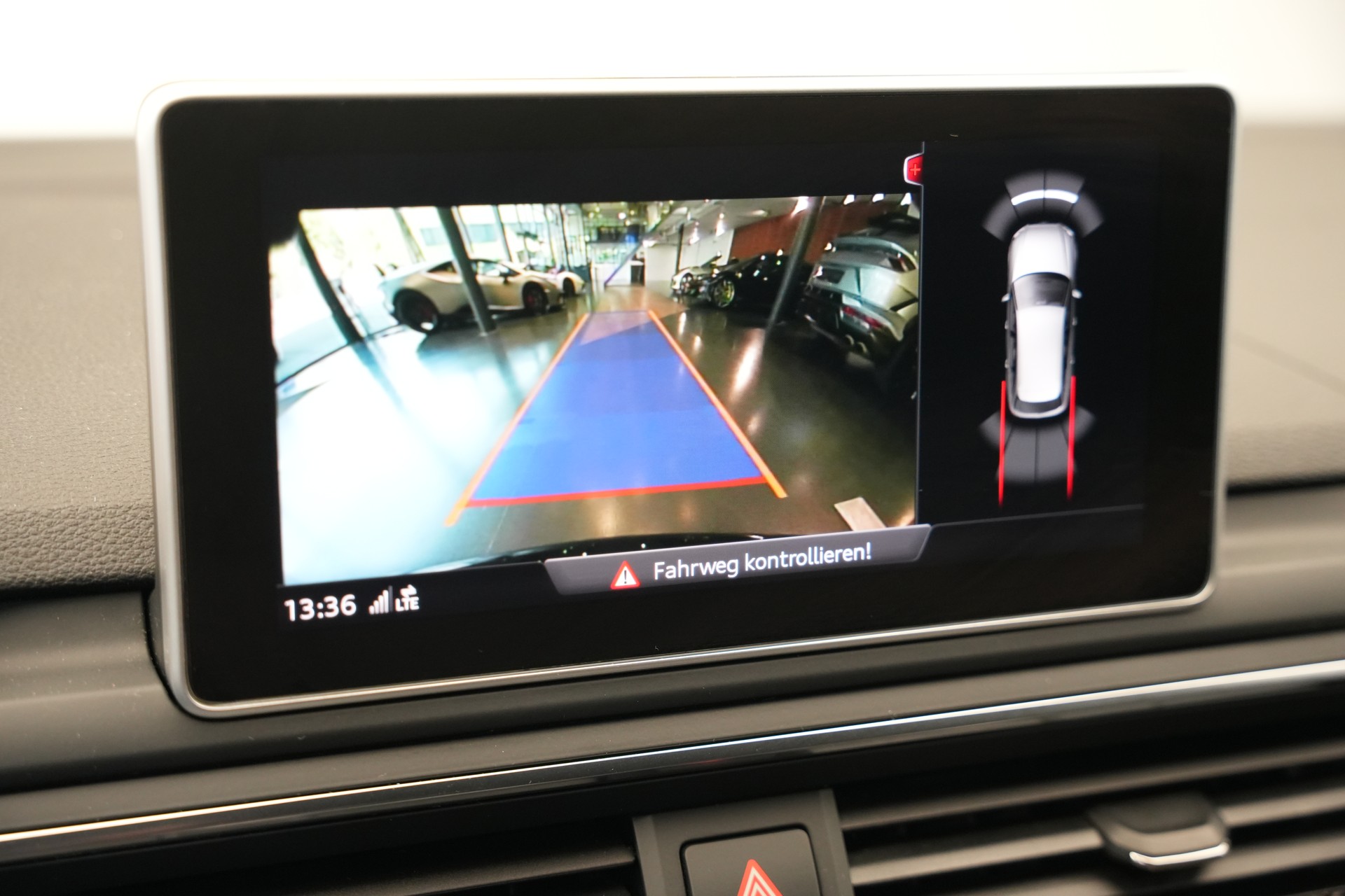 AUDI RS4 Avant 2.9 TFSI quattro tiptronic *CH-Fahrzeug* *Carbon* *Assistenzpaket*-image-29