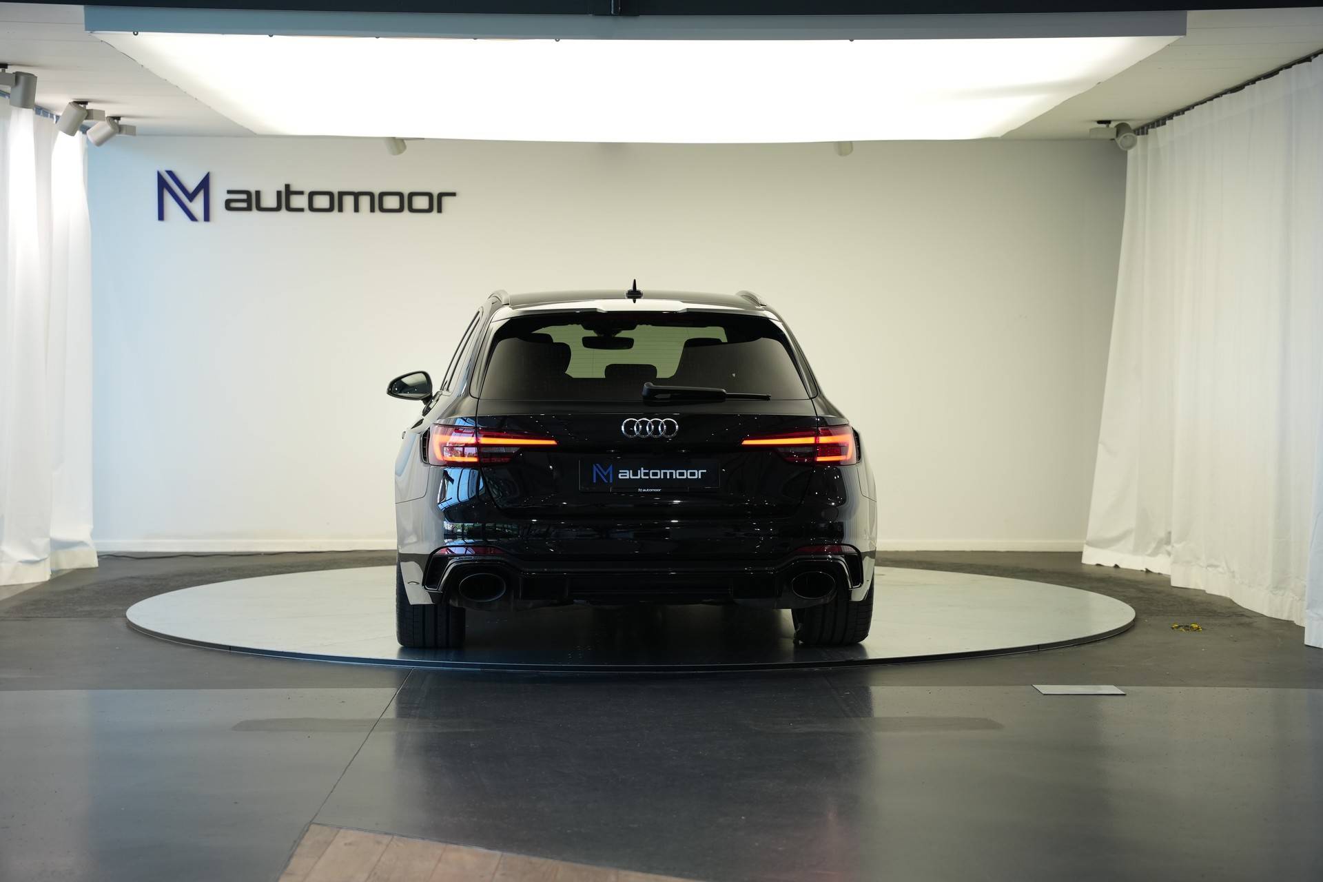 AUDI RS4 Avant 2.9 TFSI quattro tiptronic *CH-Fahrzeug* *Carbon* *Assistenzpaket*-image-5