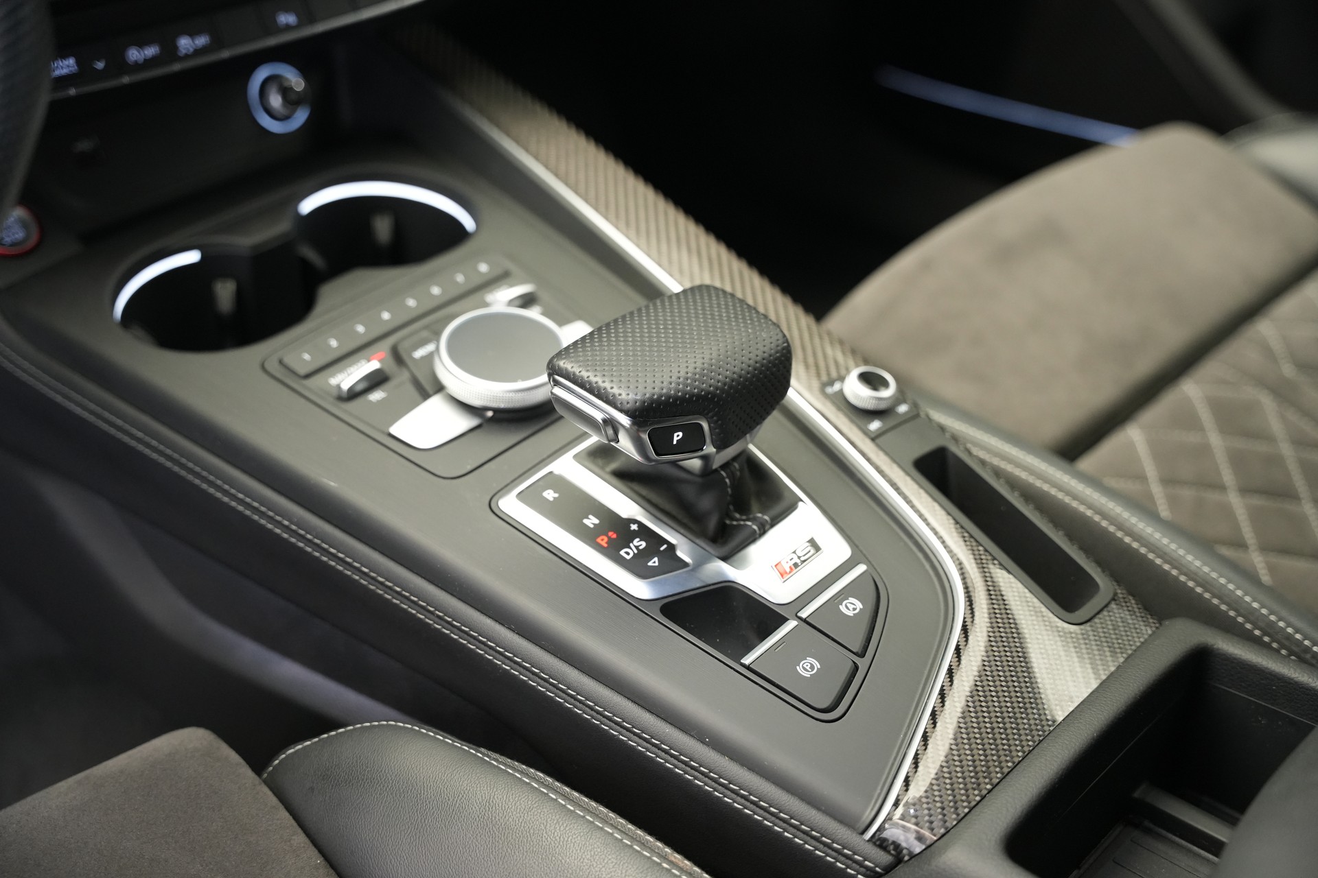 AUDI RS4 Avant 2.9 TFSI quattro tiptronic *CH-Fahrzeug* *Carbon* *Assistenzpaket*-image-20