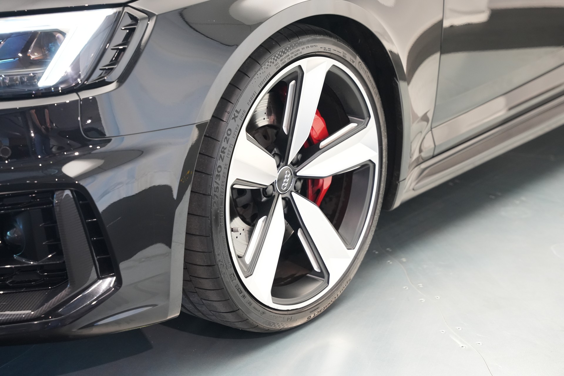AUDI RS4 Avant 2.9 TFSI quattro tiptronic *CH-Fahrzeug* *Carbon* *Assistenzpaket*-image-49