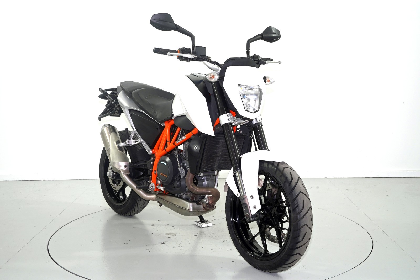 KTM Duke 690 ABS-showroom-element-1