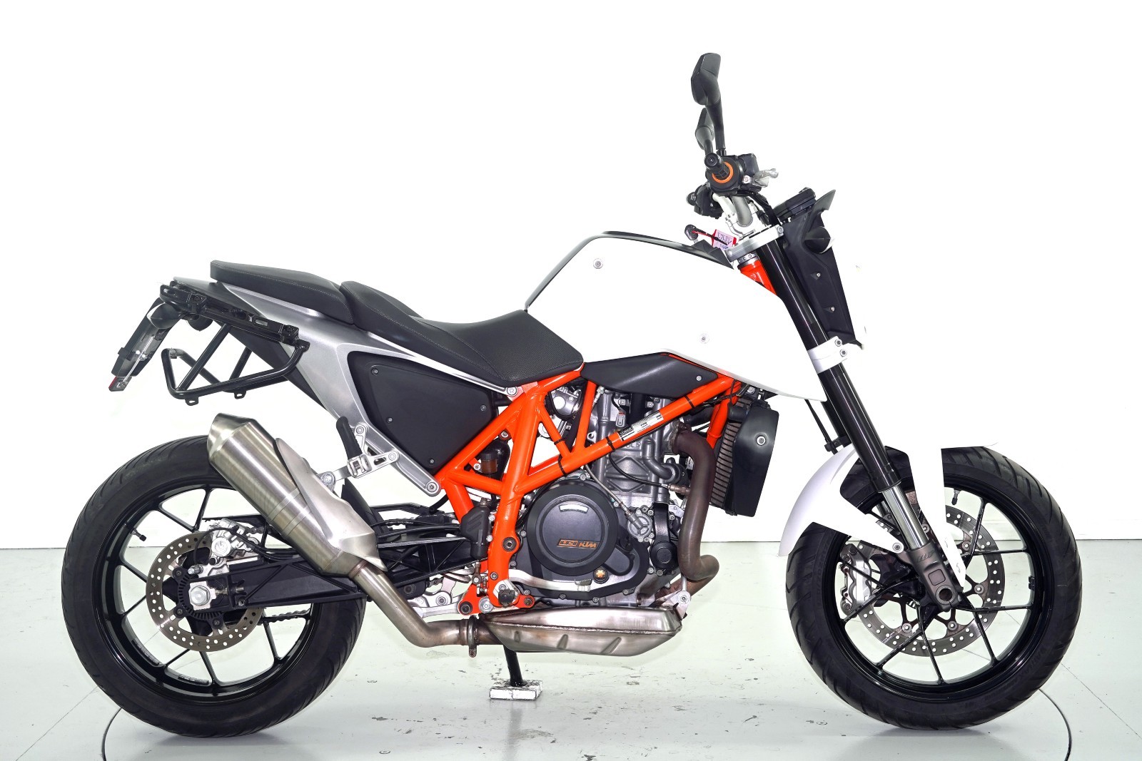 KTM Duke 690 ABS-showroom-element-3