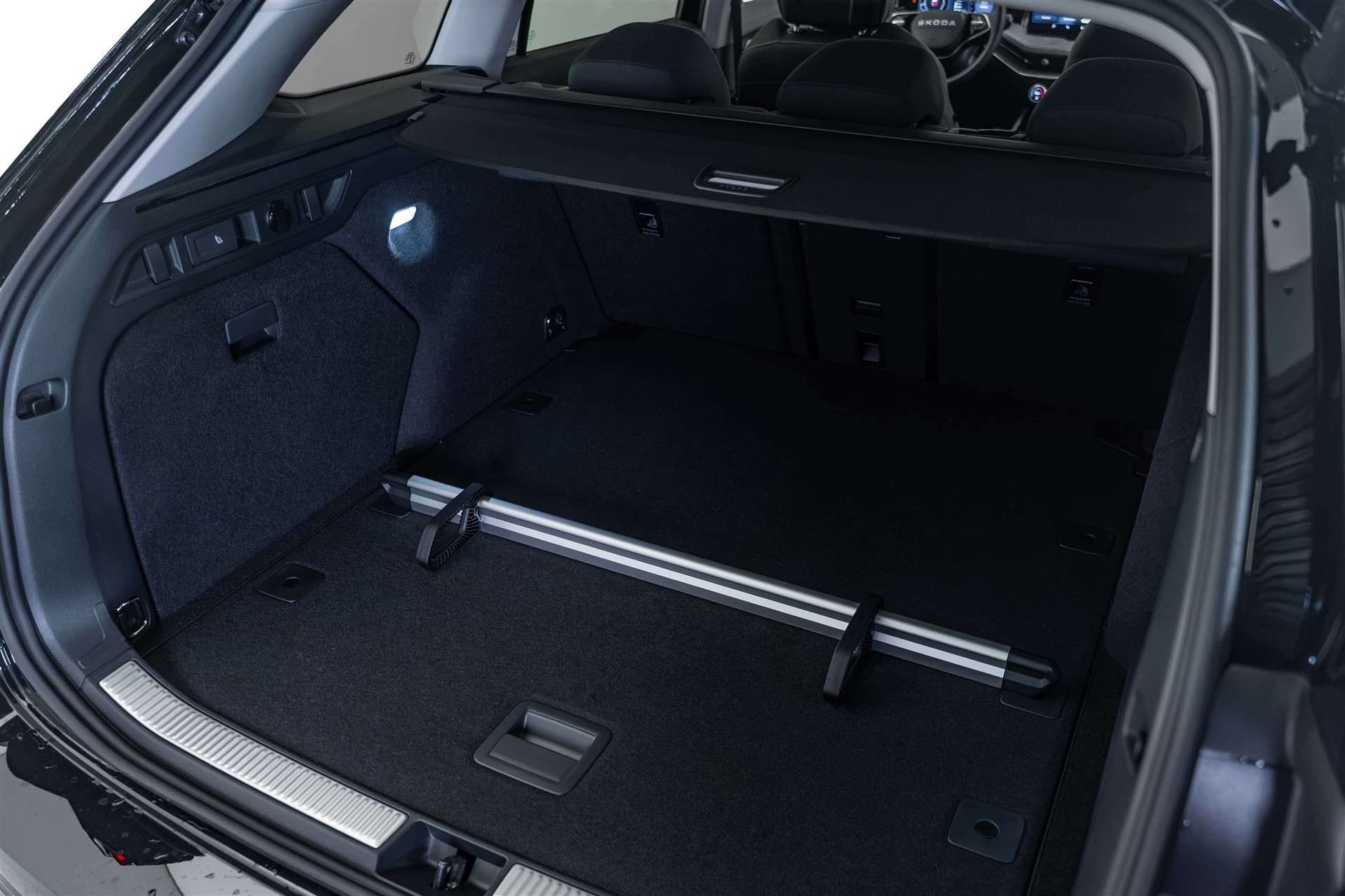 SKODA Superb Combi 2.0 TSI Selection NEW MODELL-image-5