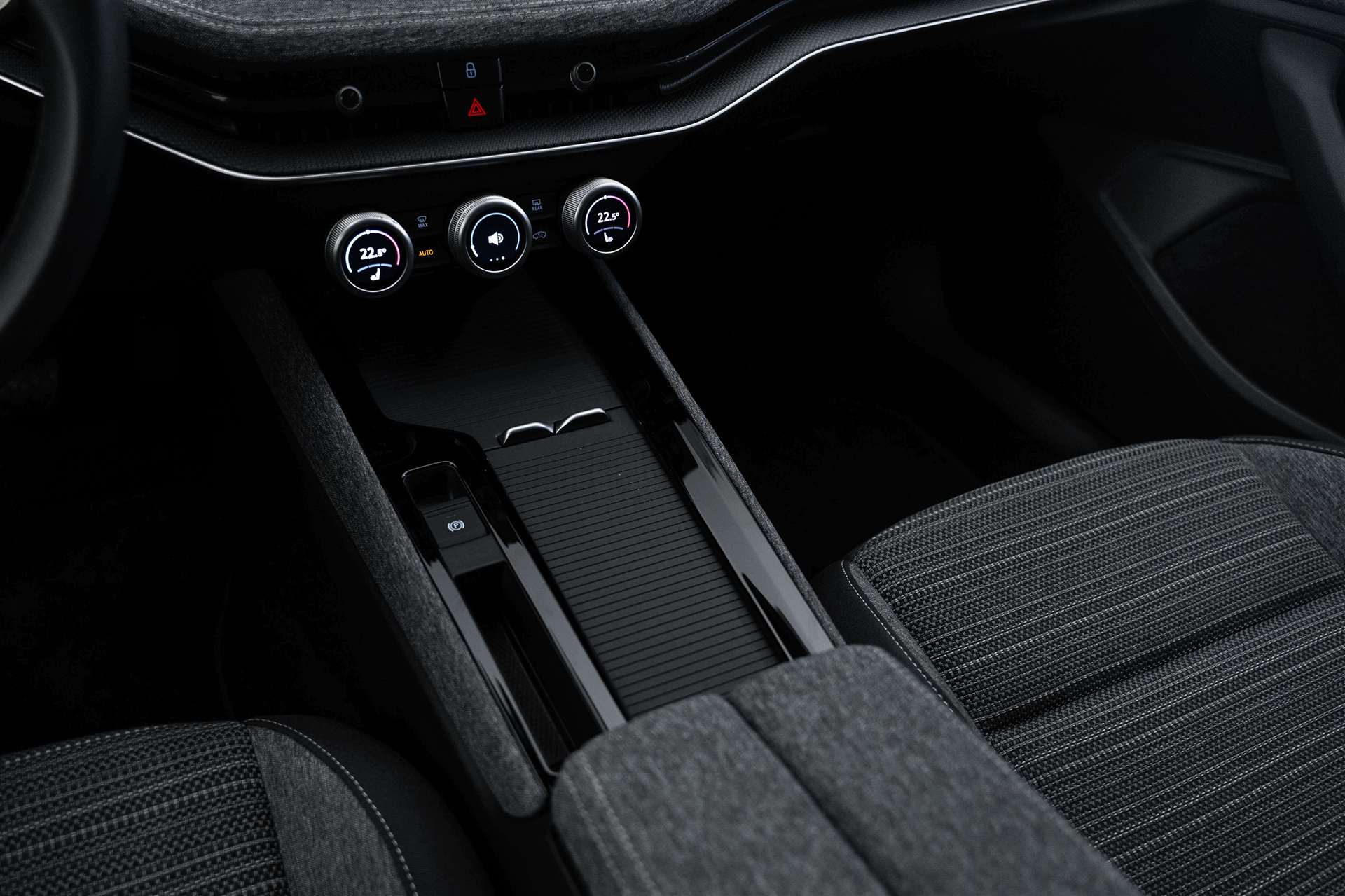 SKODA Superb Combi 2.0 TSI Selection NEW MODELL-image-29