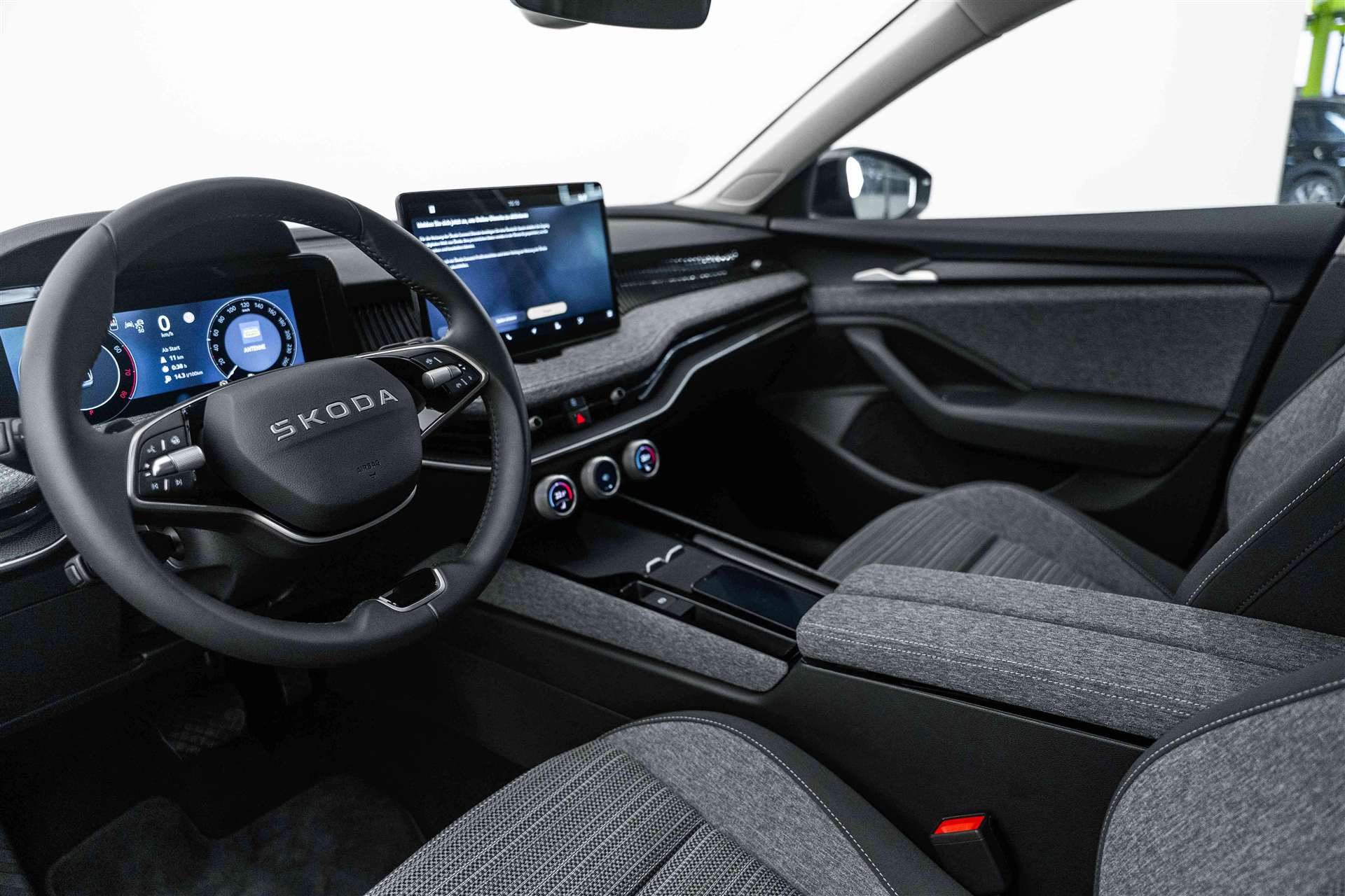 SKODA Superb Combi 2.0 TSI Selection NEW MODELL-image-8