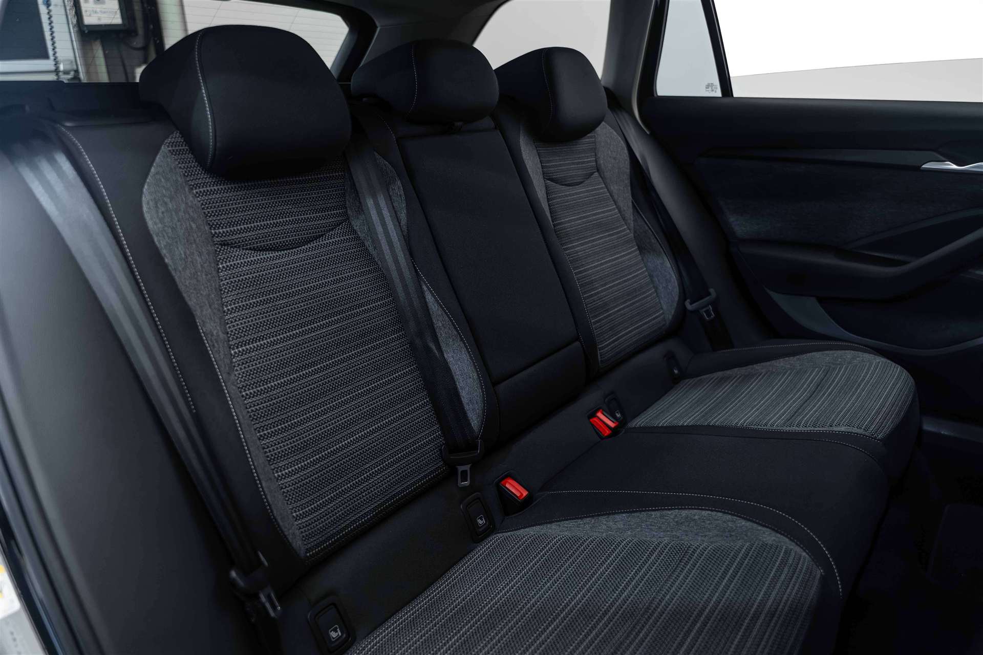 SKODA Superb Combi 2.0 TSI Selection NEW MODELL-image-14
