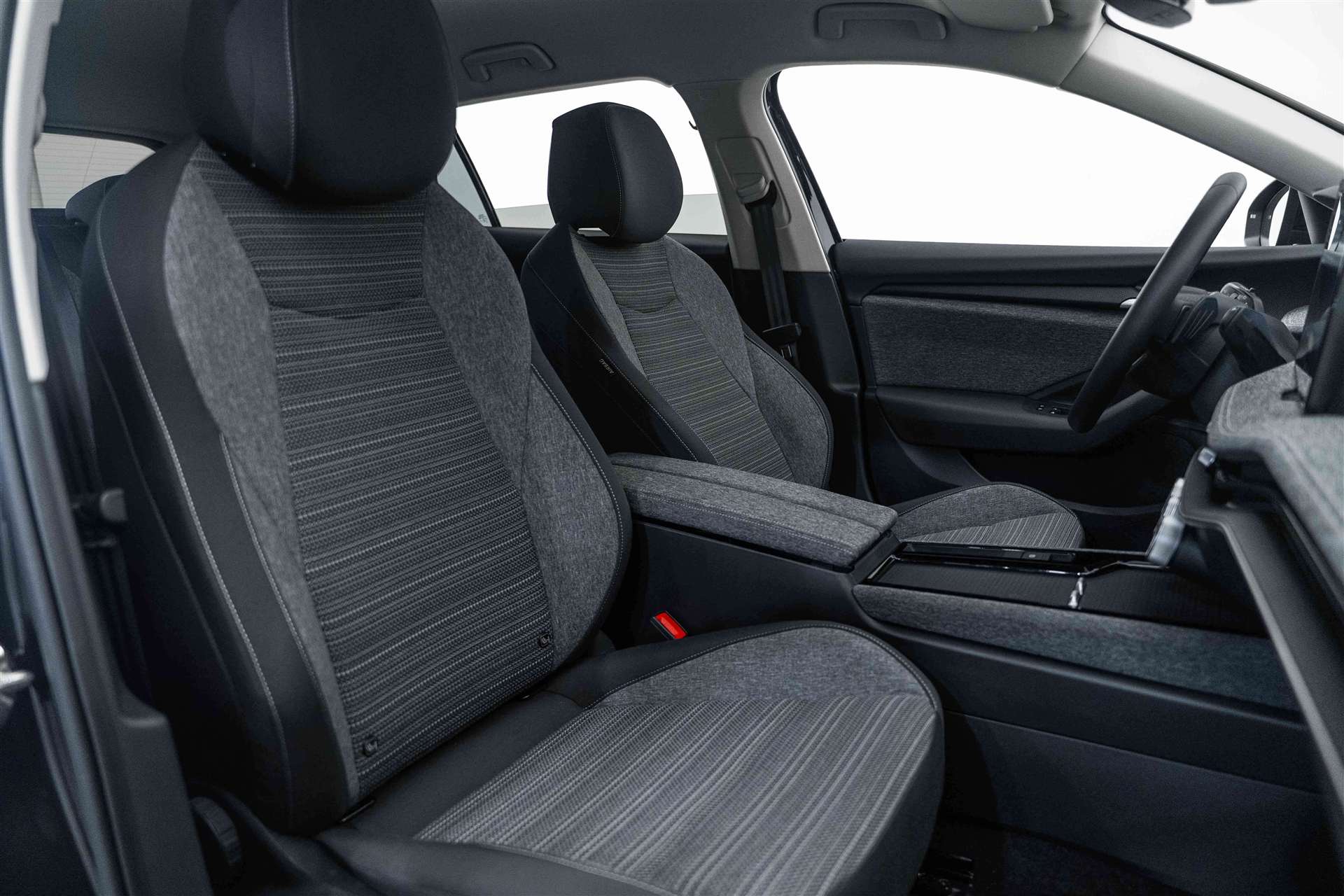 SKODA Superb Combi 2.0 TSI Selection NEW MODELL-image-12