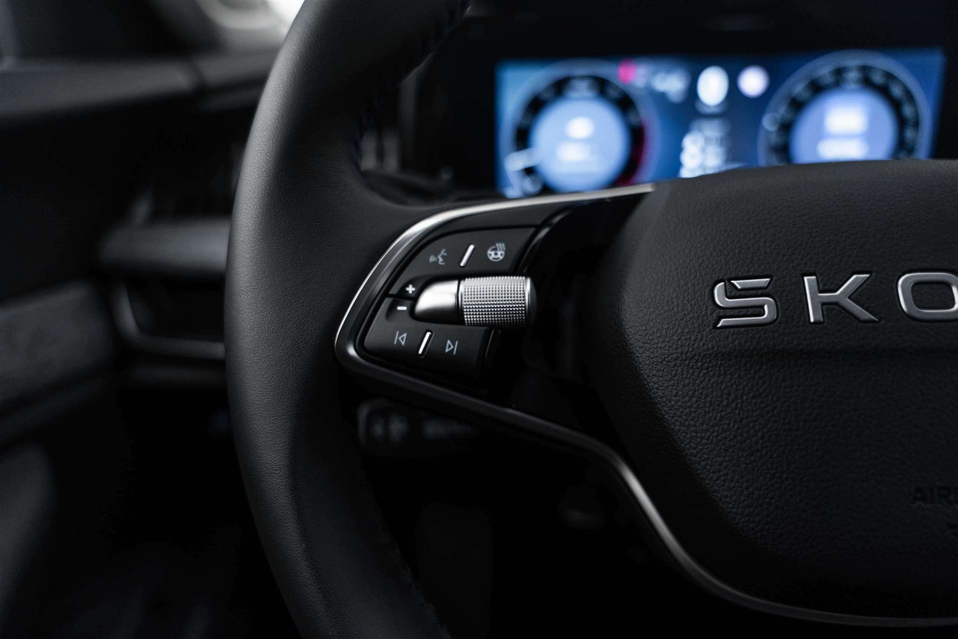 SKODA Superb Combi 2.0 TSI Selection NEW MODELL-image-15