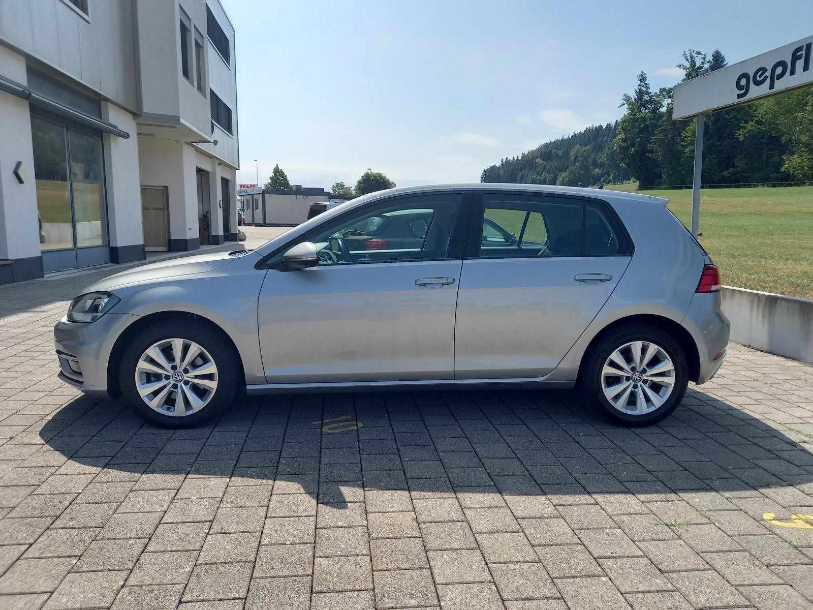 VW Golf 2.0 TDI Comfortline 4Motion DSG-image-2