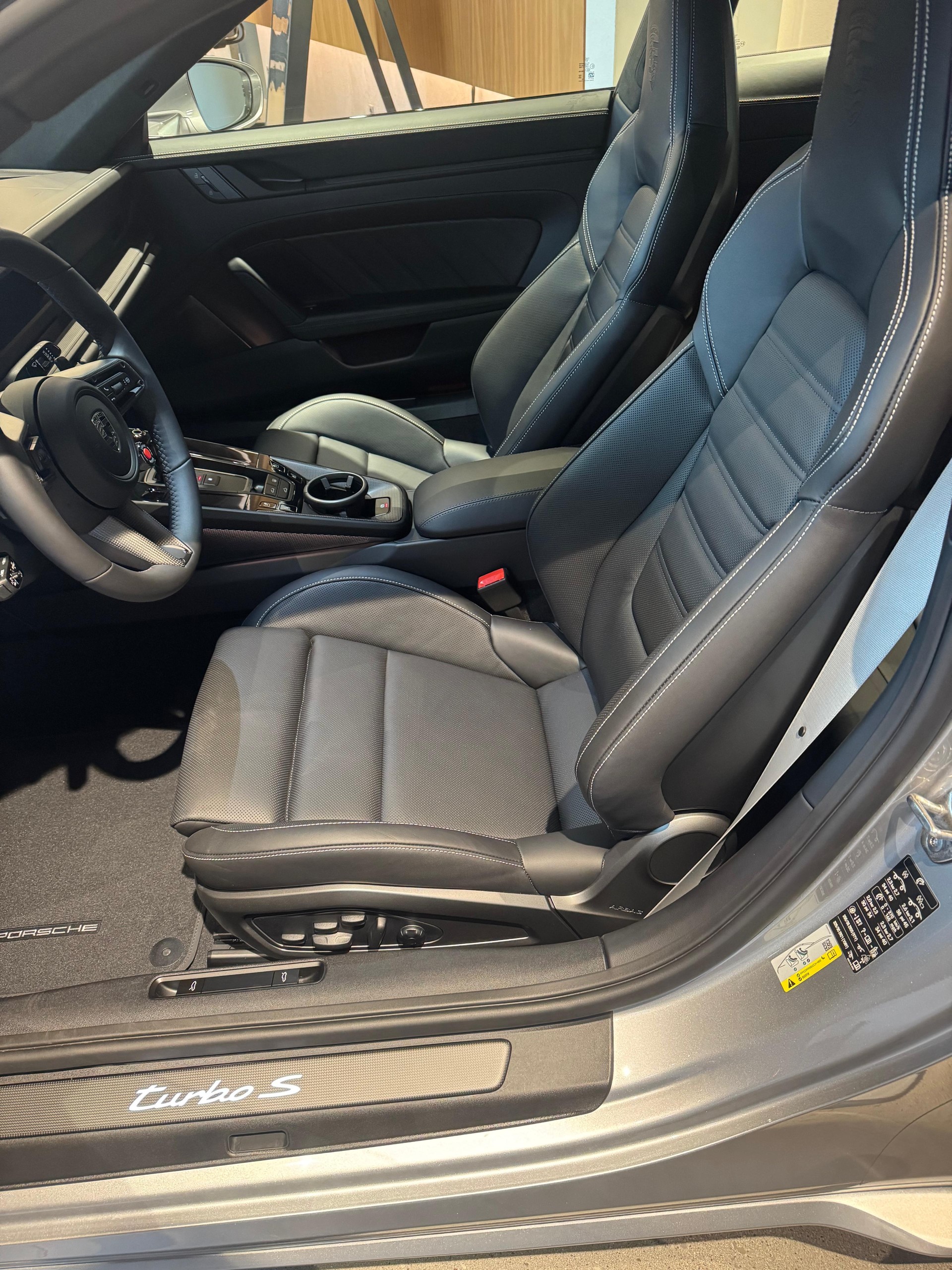PORSCHE 3.6 Turbo S PDK-image-3