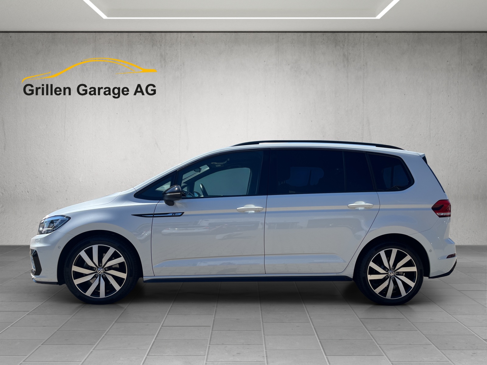 VW Touran 2.0 TDI SCR R-Line DSG-image-1