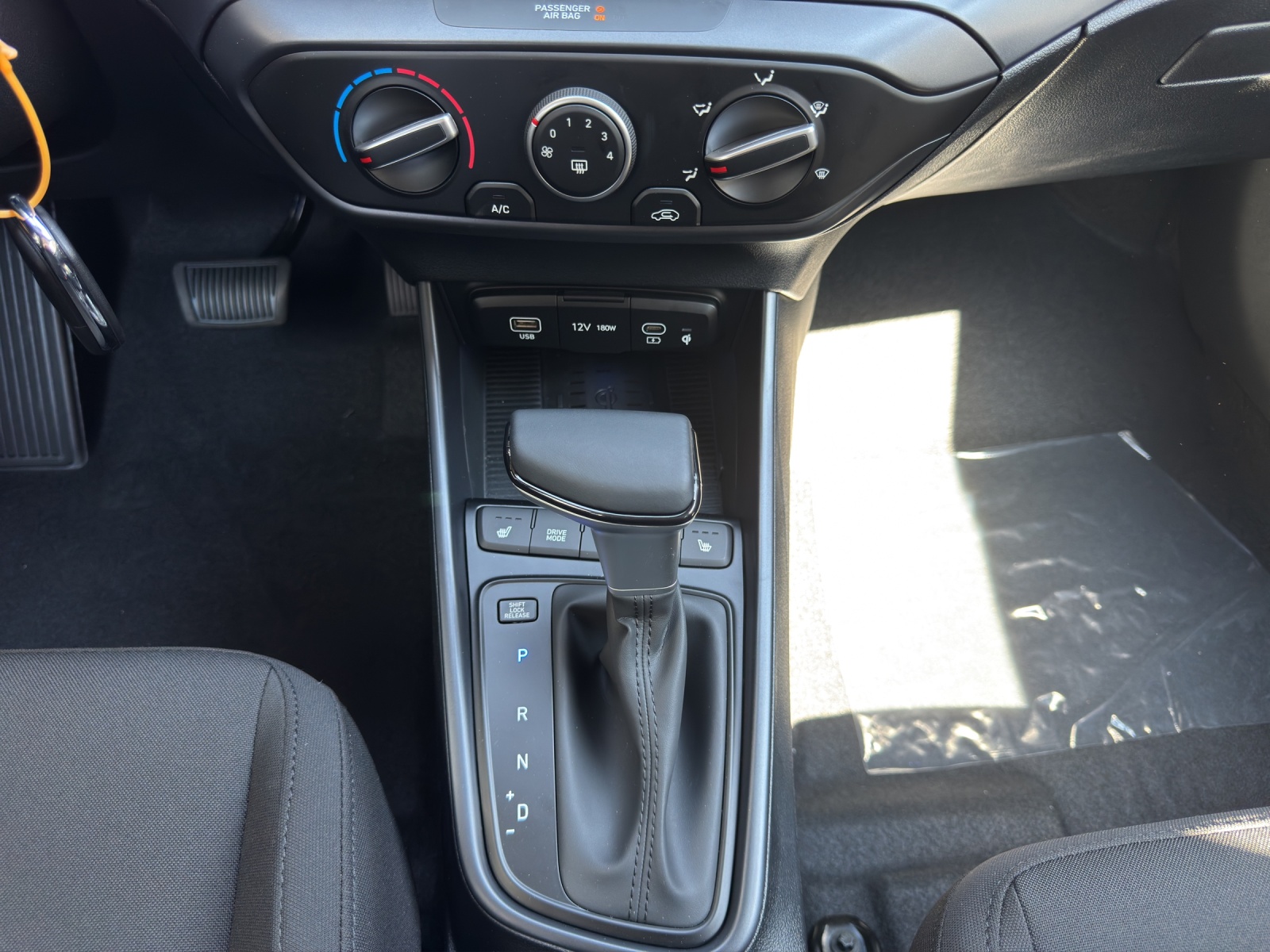 HYUNDAI i20 1.0 T-GDi Amplia Go Pack Safe Tec-image-9