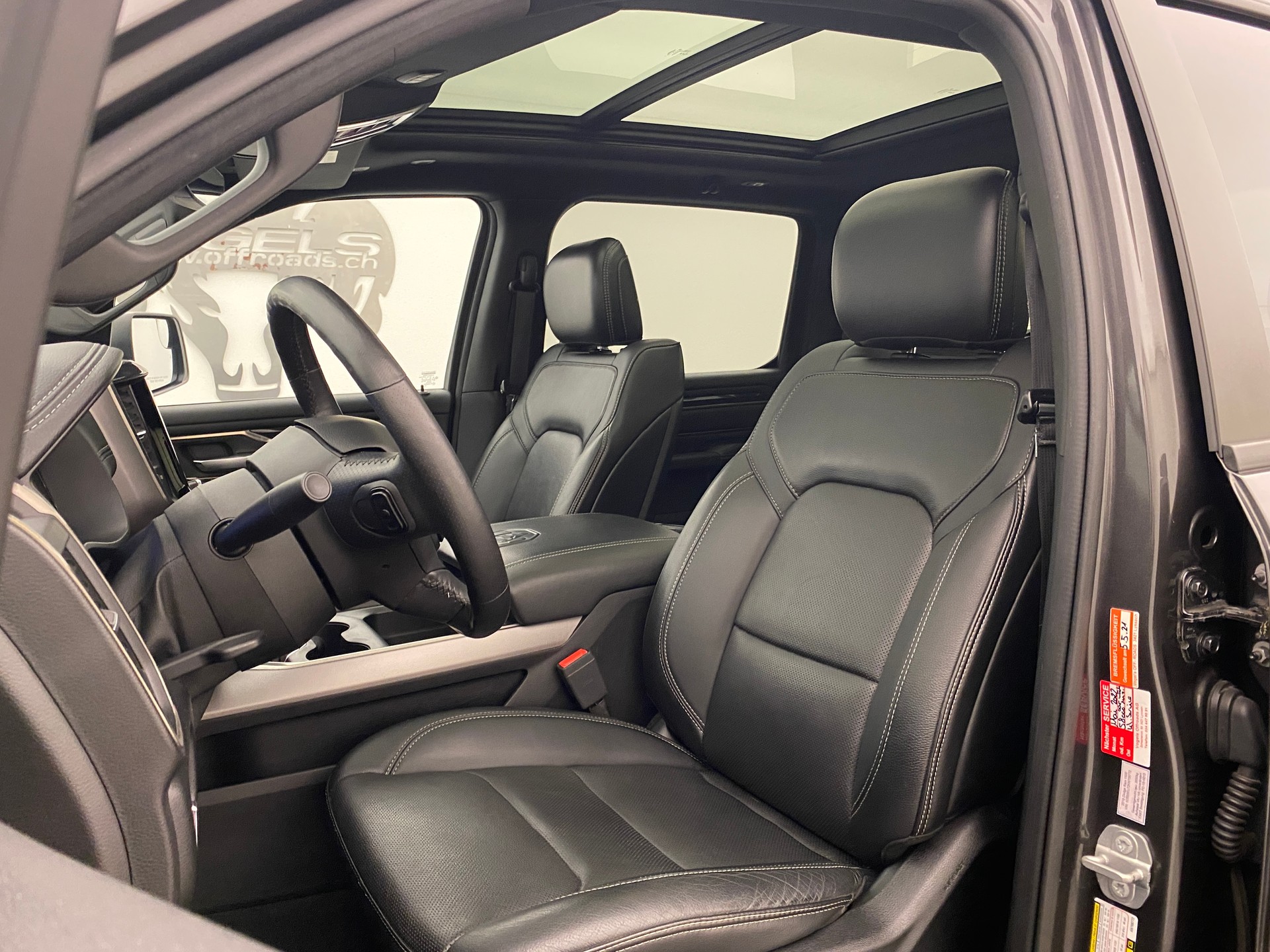 DODGE RAM 1500 5.7 Sport-image-8