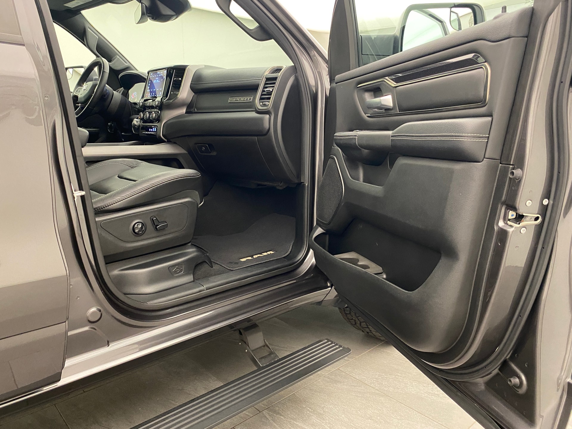 DODGE RAM 1500 5.7 Sport-image-11