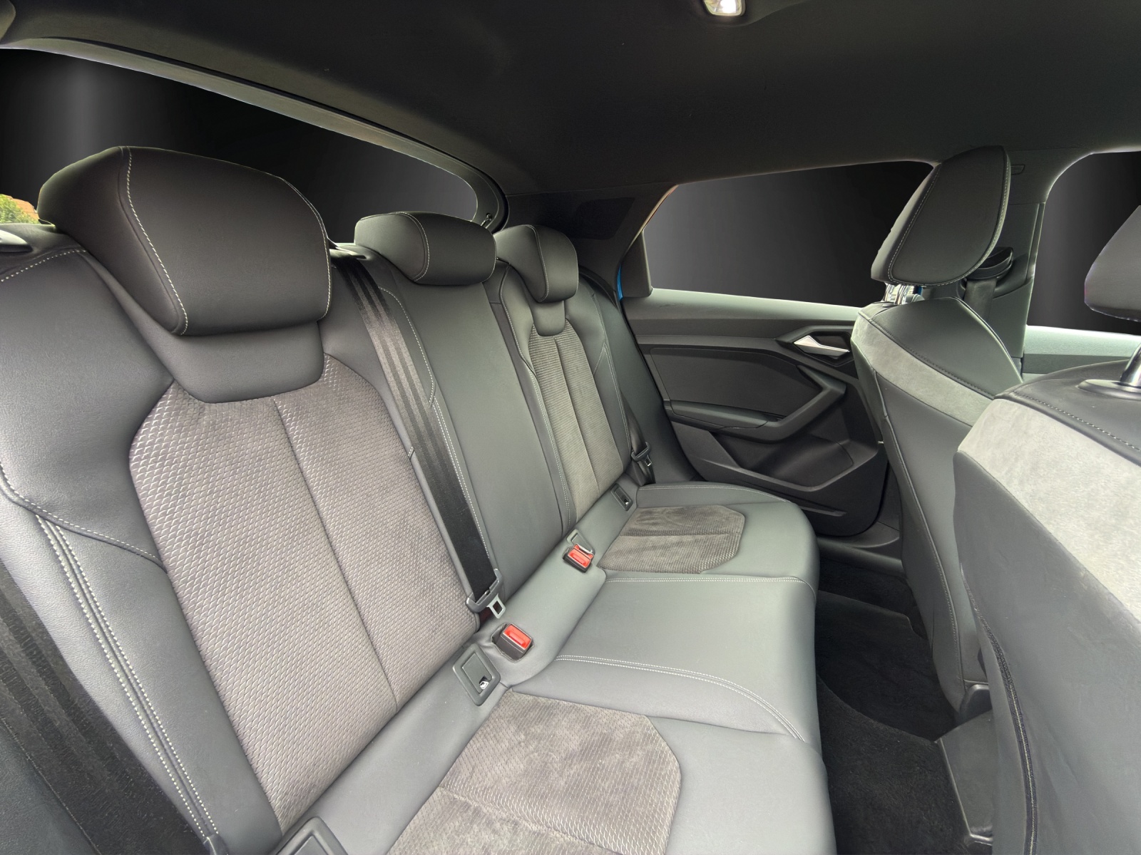 AUDI A1 Sportback 40 TFSI S Line S-tronic-image-7