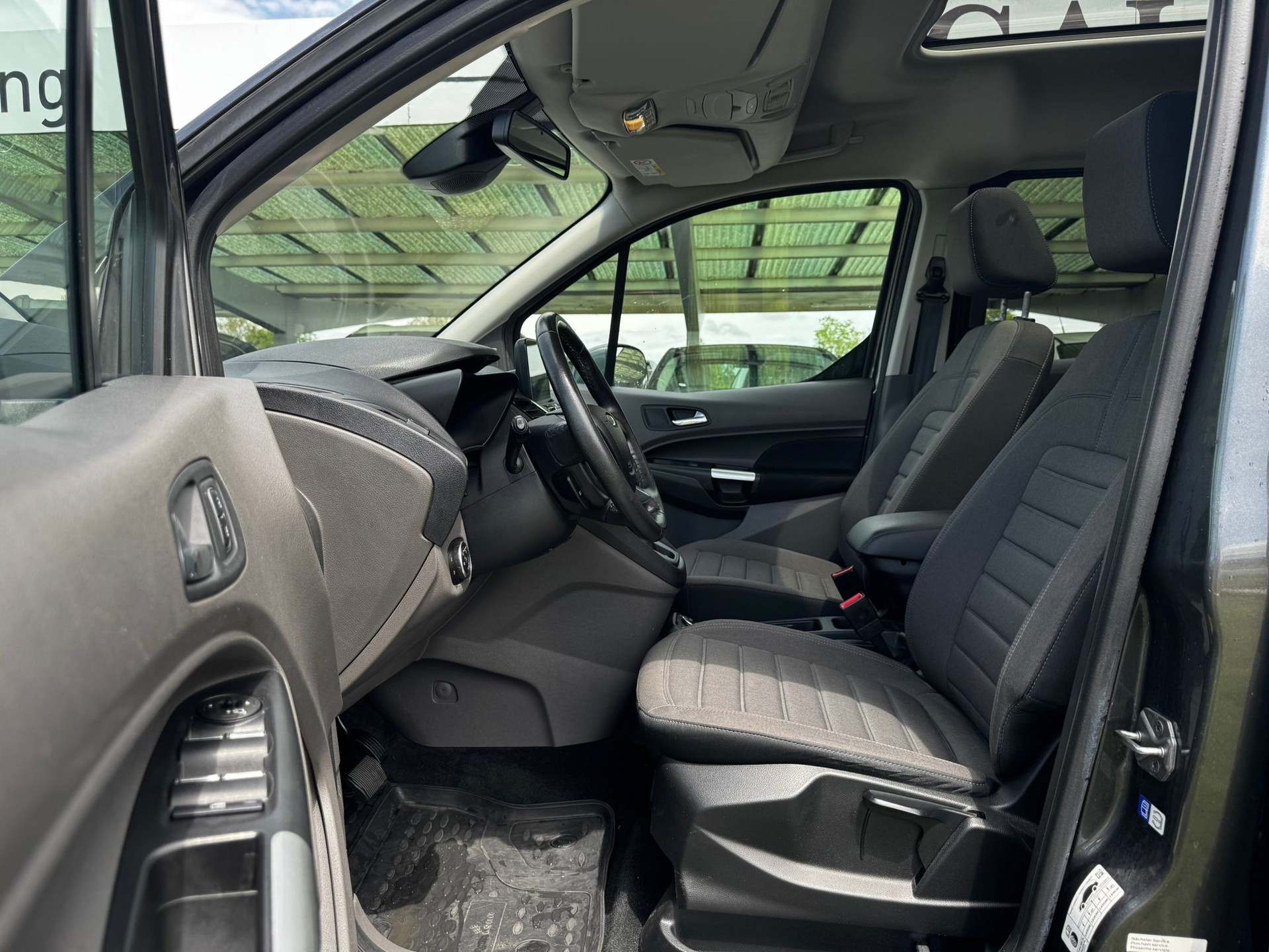 FORD Grand Tourneo Connect 1.5 EcoBlue Trend Automat-image-9