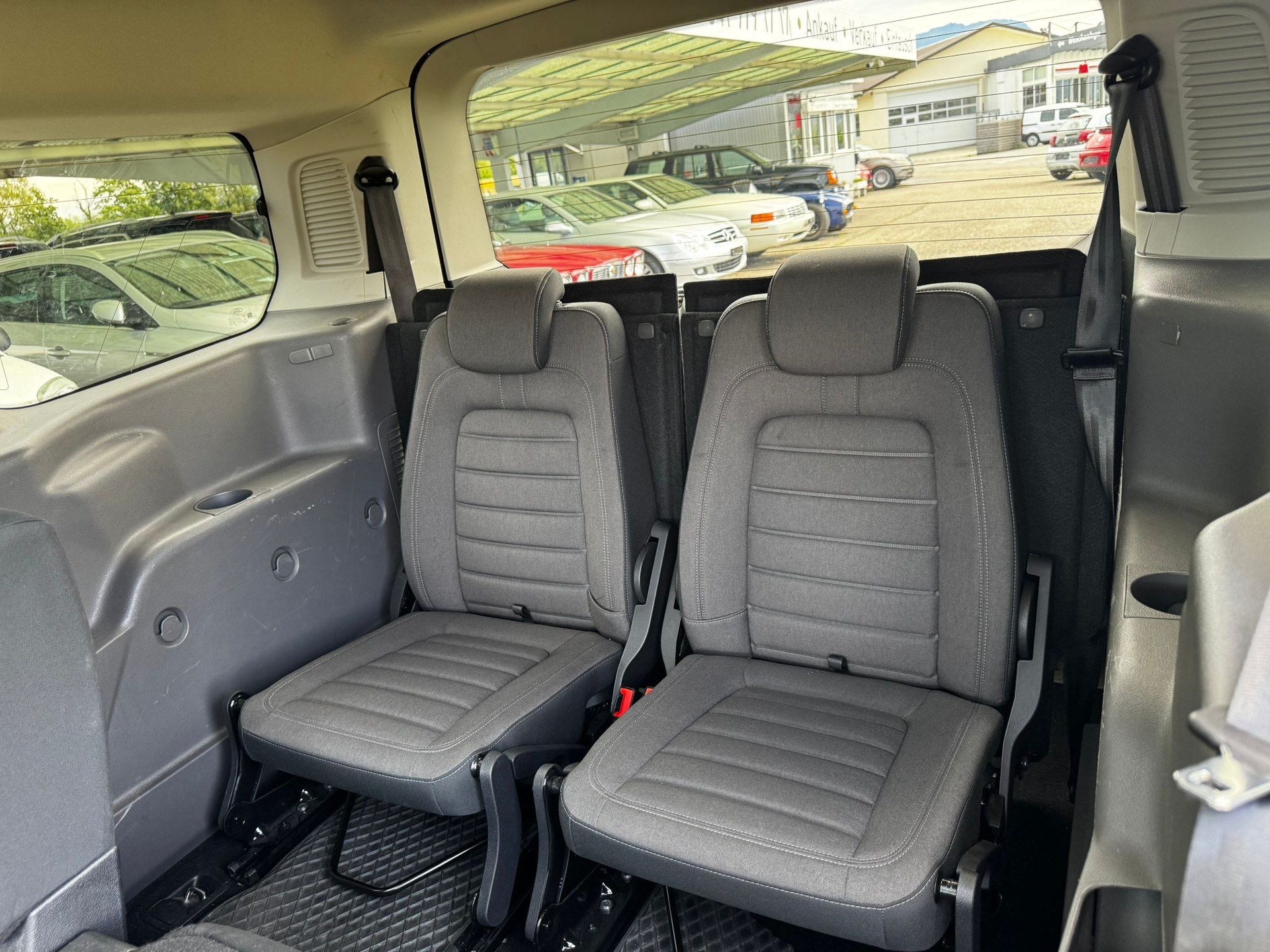FORD Grand Tourneo Connect 1.5 EcoBlue Trend Automat-image-11