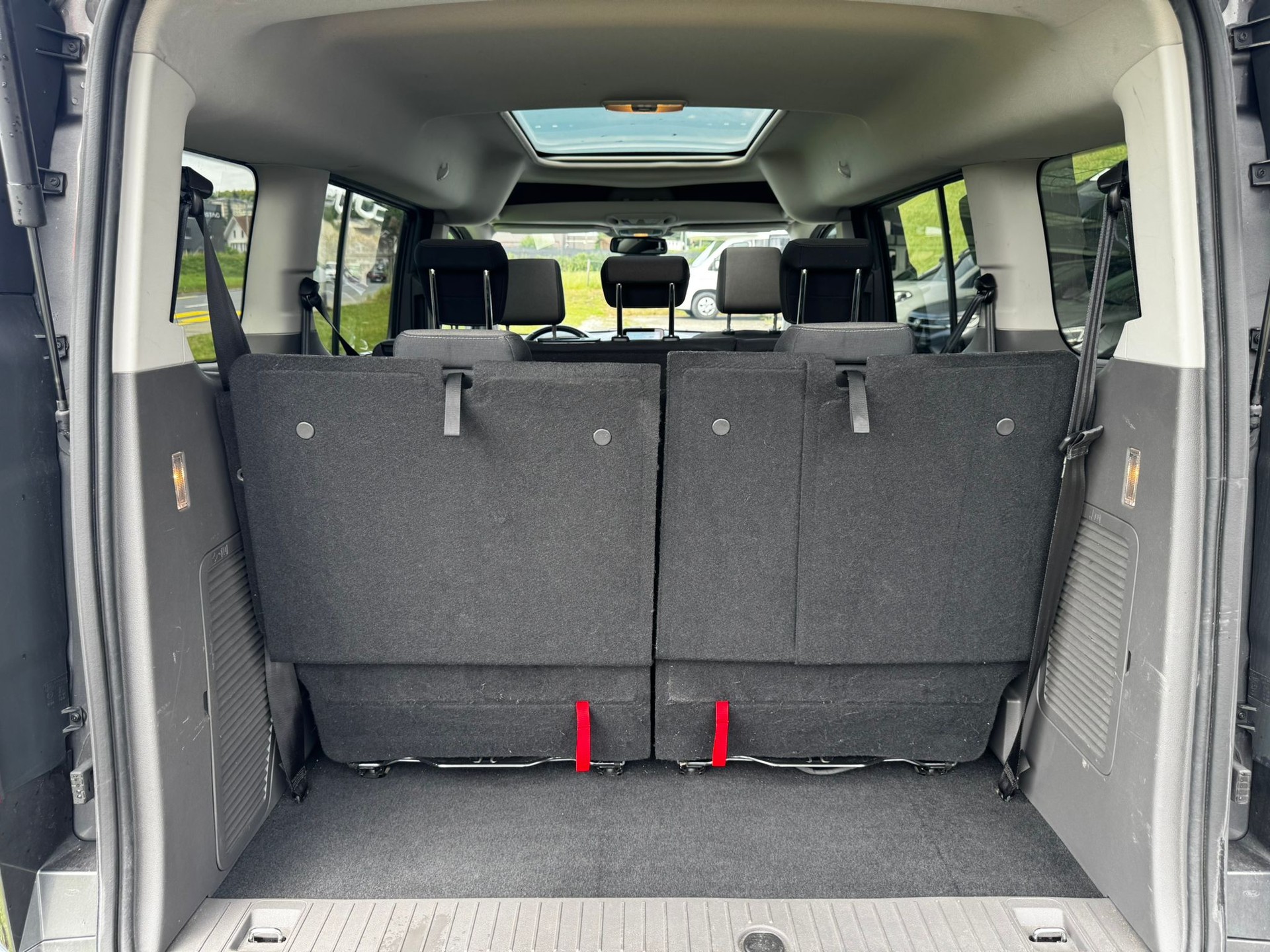 FORD Grand Tourneo Connect 1.5 EcoBlue Trend Automat-image-12