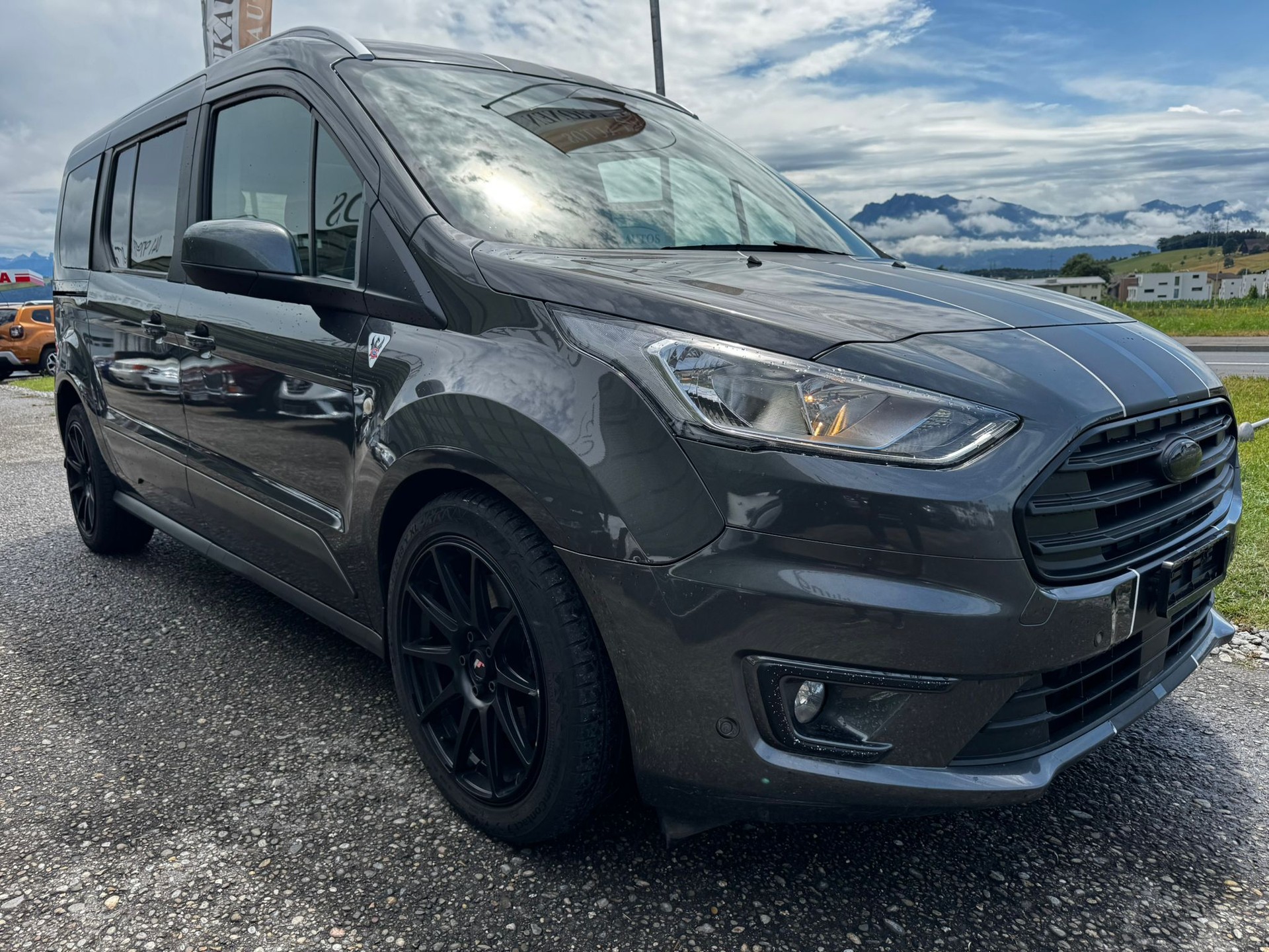 FORD Grand Tourneo Connect 1.5 EcoBlue Trend Automat-image-2