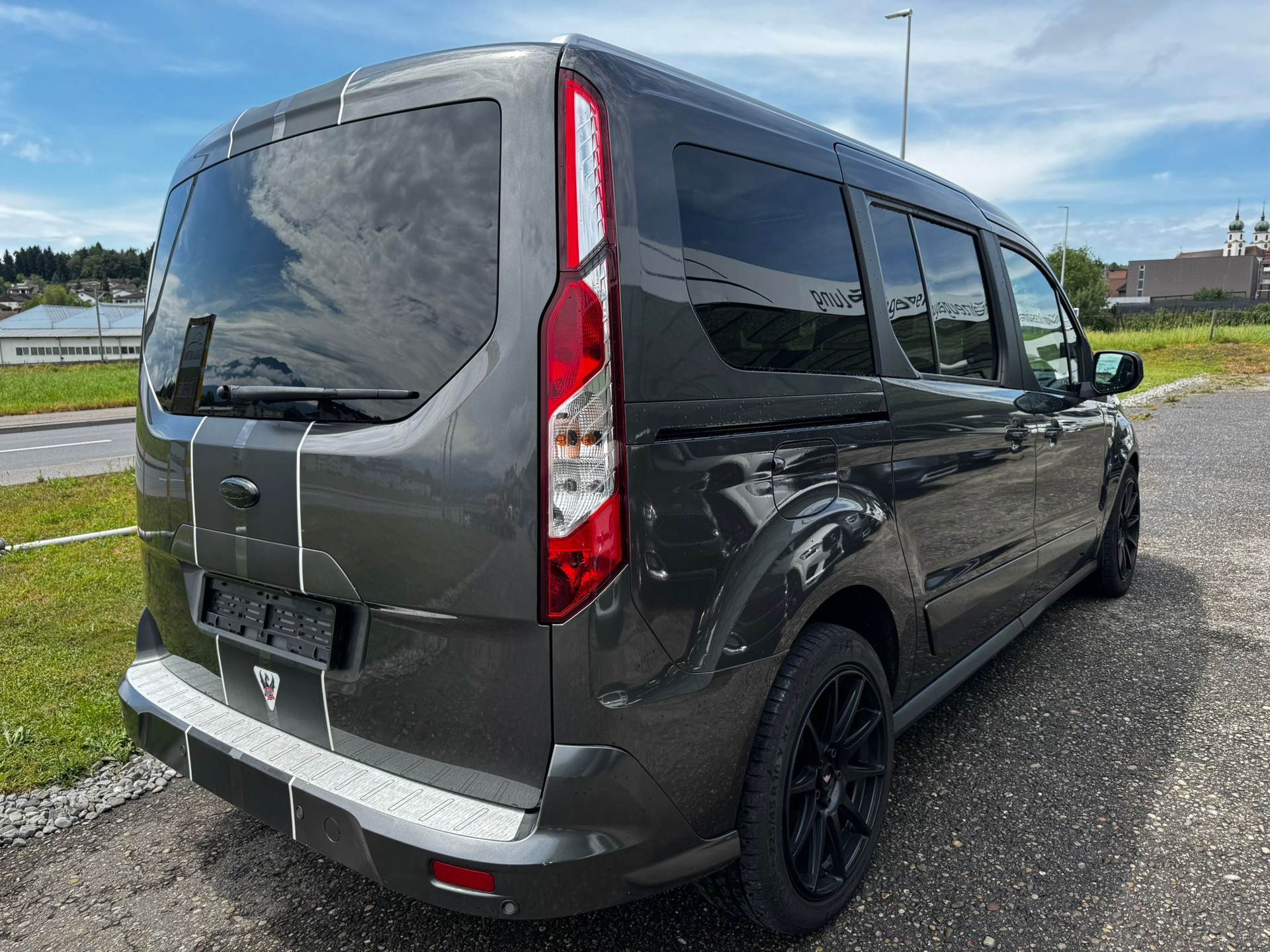 FORD Grand Tourneo Connect 1.5 EcoBlue Trend Automat-image-4