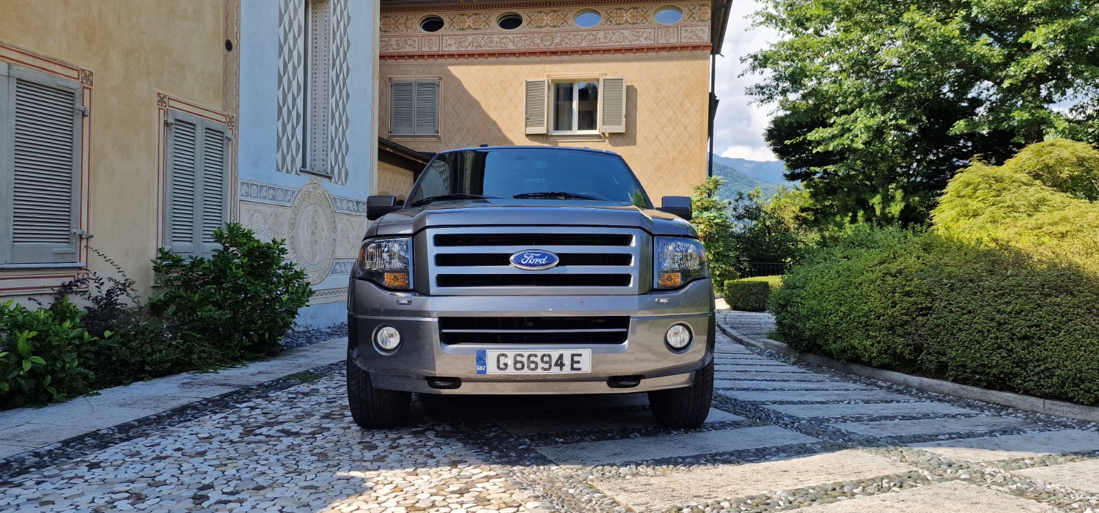 FORD Expedition-image-2