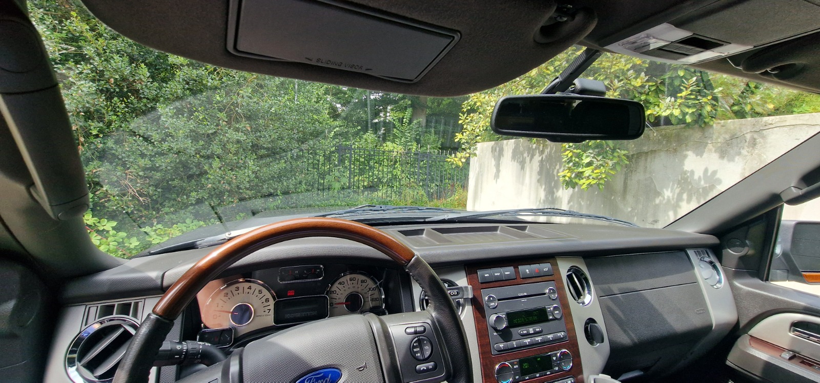 FORD Expedition-image-3