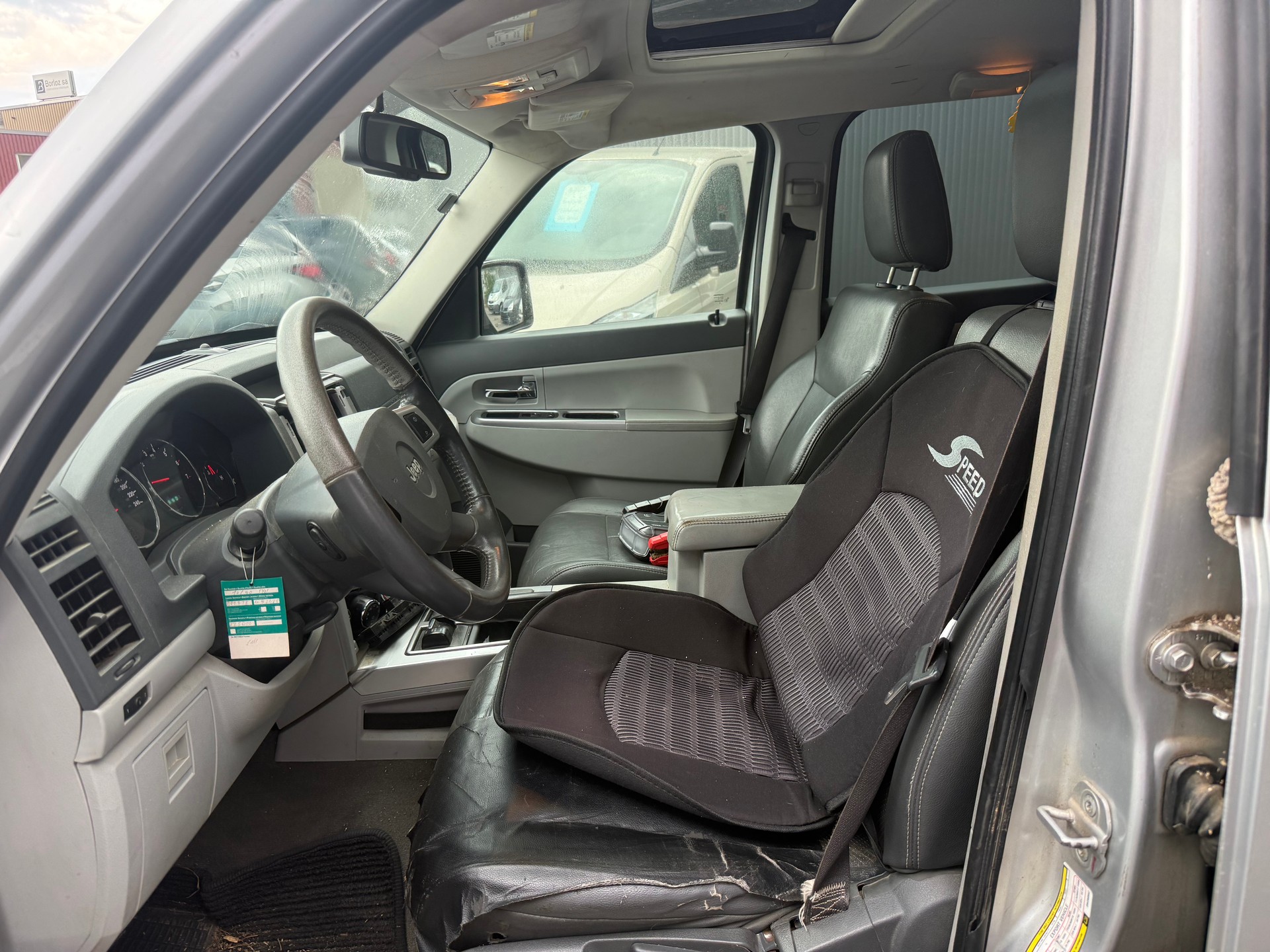 JEEP Cherokee 3.7 V6 Limited Automatic-image-5
