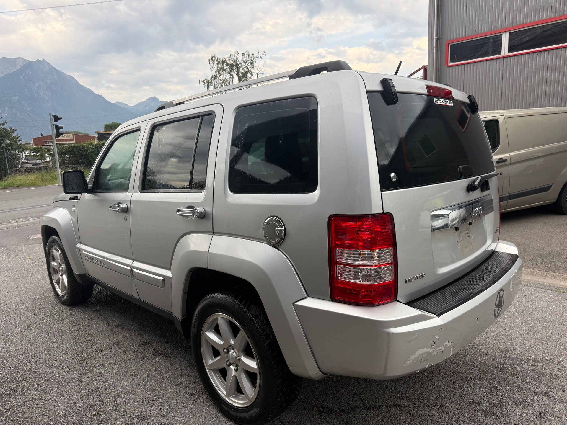 JEEP Cherokee 3.7 V6 Limited Automatic-image-3