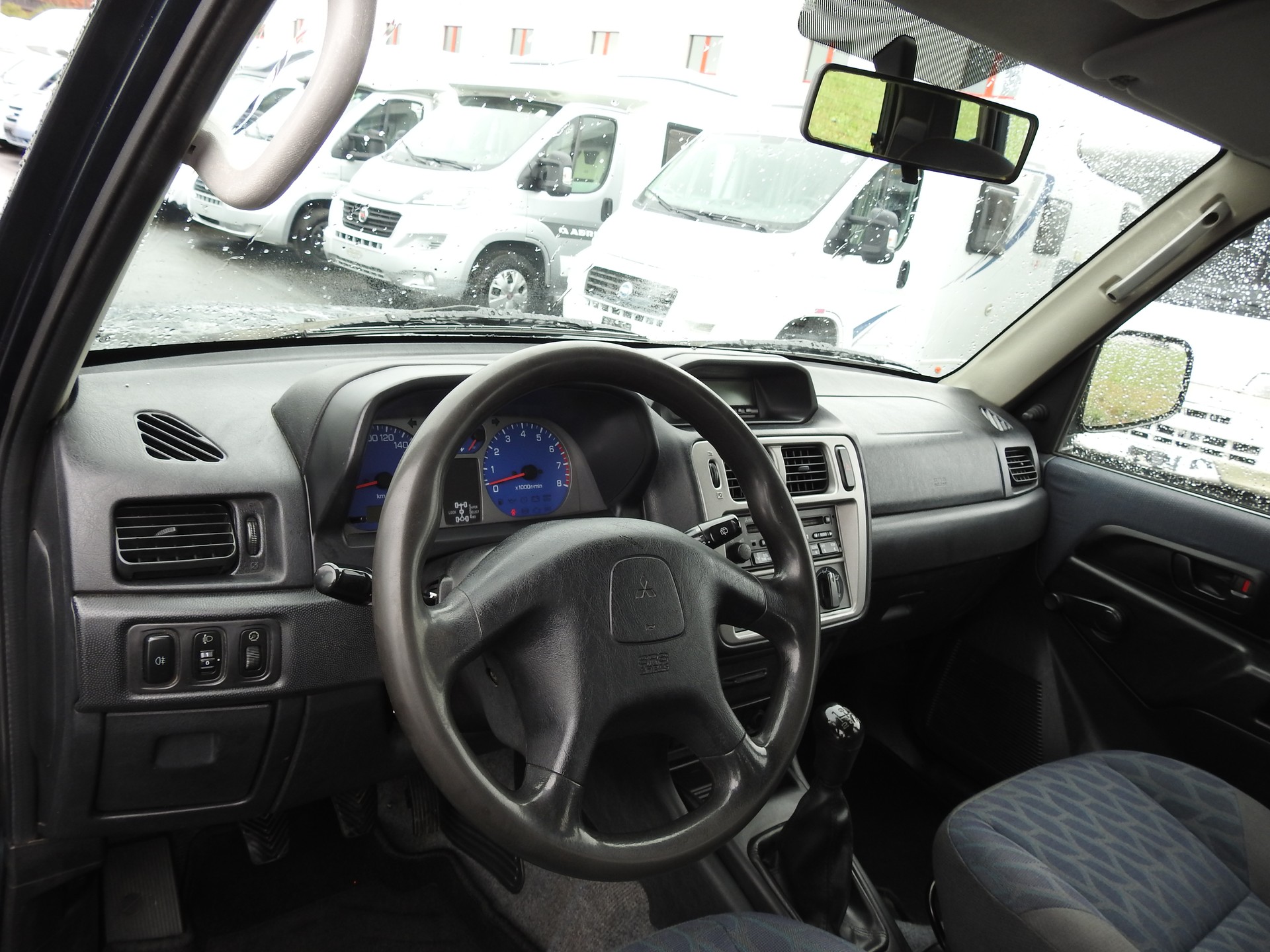 MITSUBISHI Pajero Pinin 2.0 Country-image-13