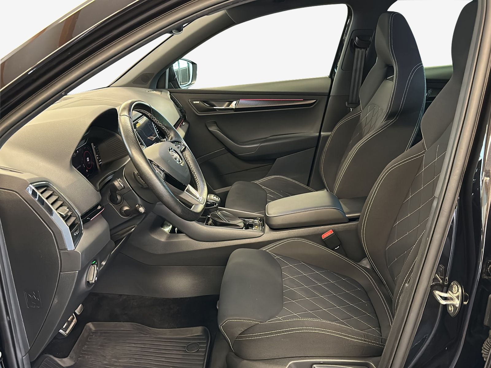 SKODA KAROQ SportLine-image-4