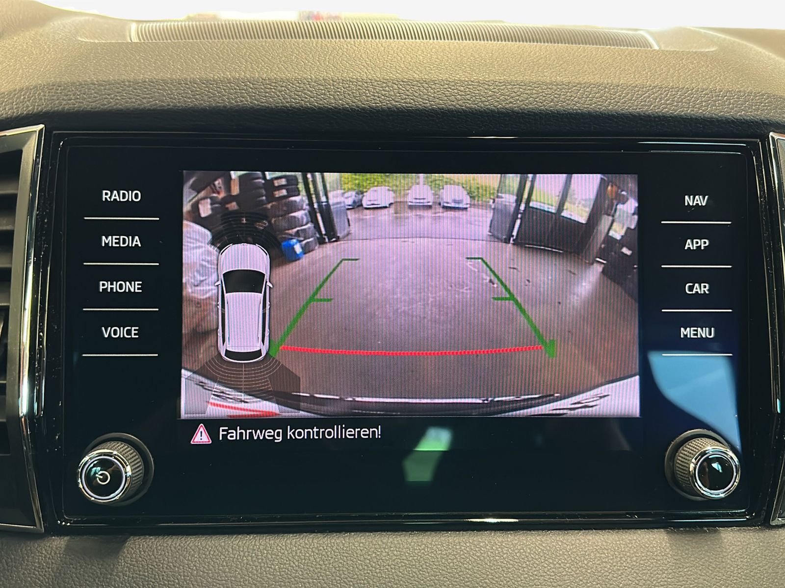 SKODA KAROQ SportLine-image-10