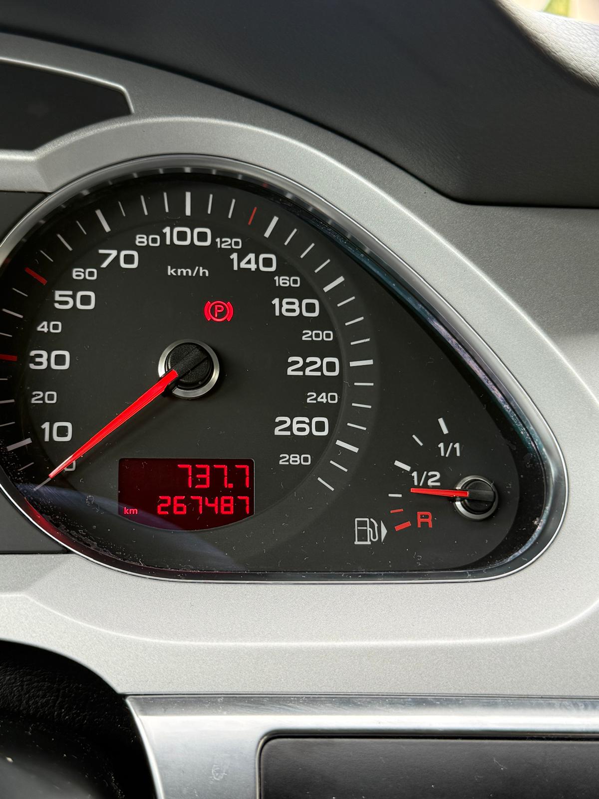 AUDI A6 Avant 3.0 V6 TDI quattro tiptronic-image-11