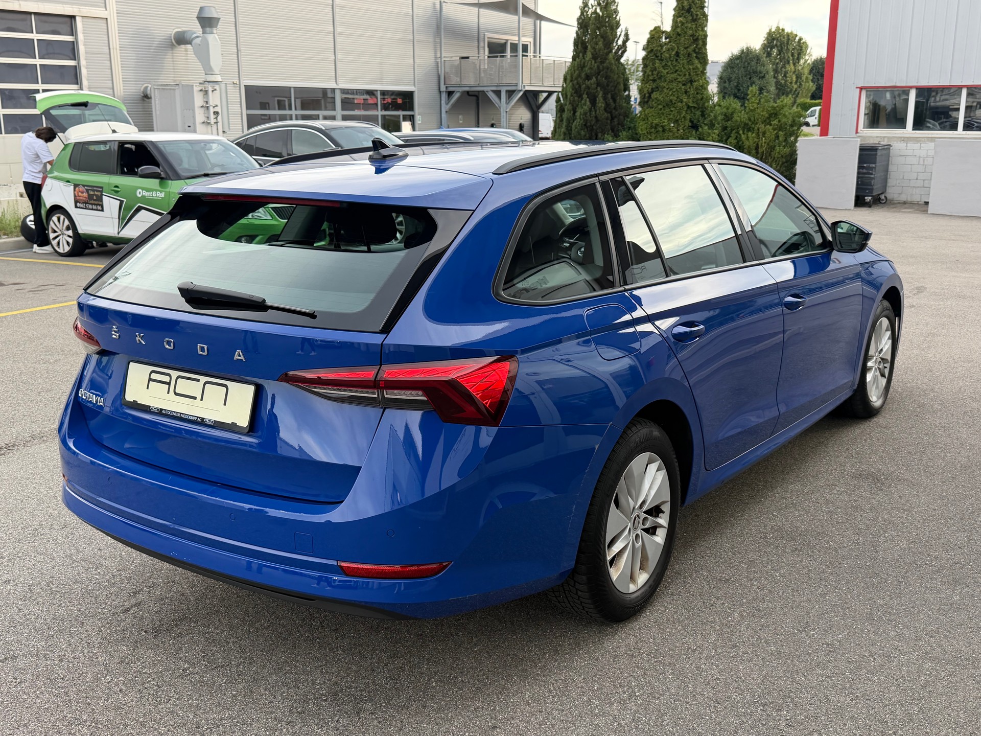 SKODA Octavia Combi 2.0 TDI DSG Ambition-image-6