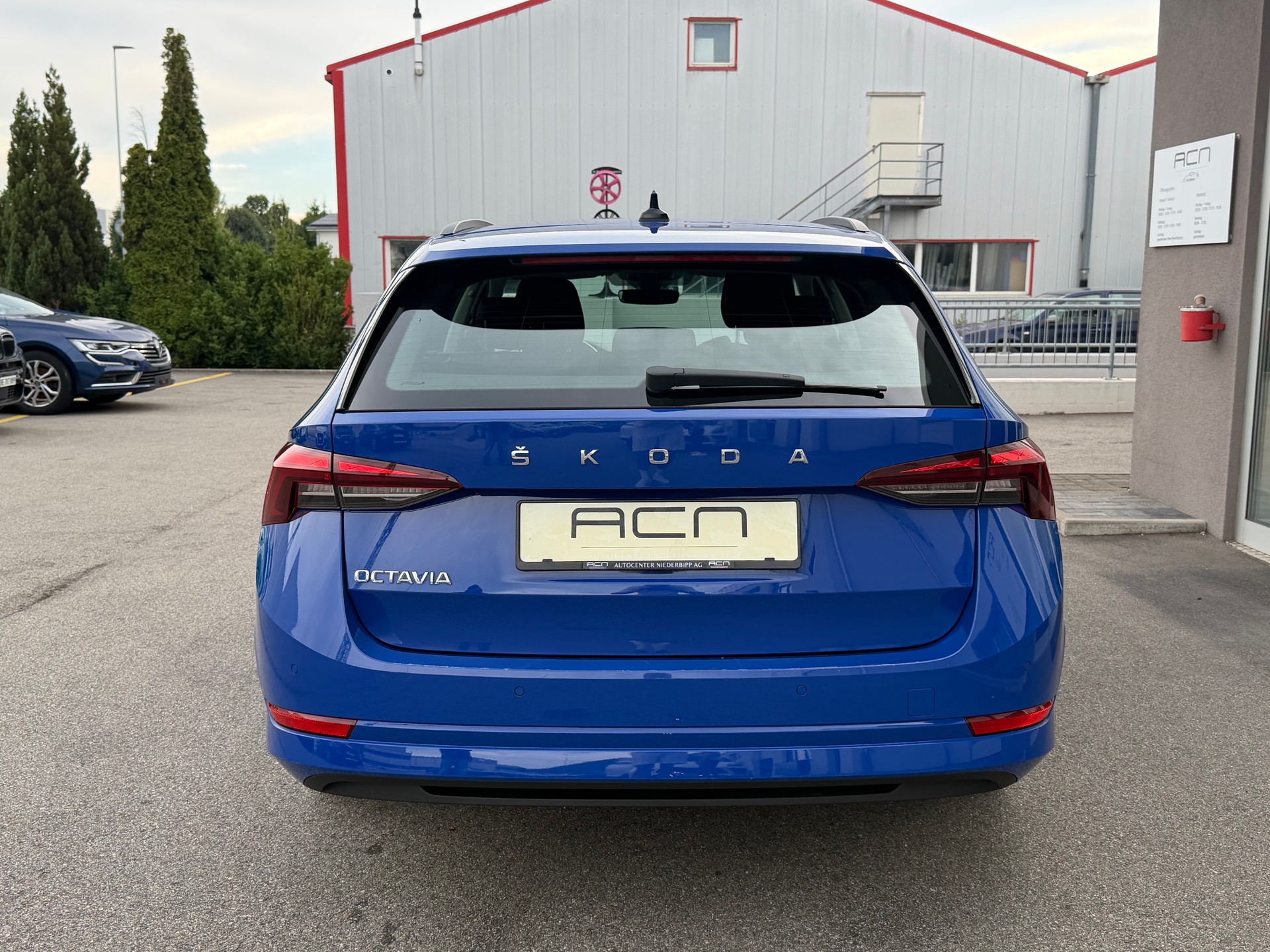 SKODA Octavia Combi 2.0 TDI DSG Ambition-image-5