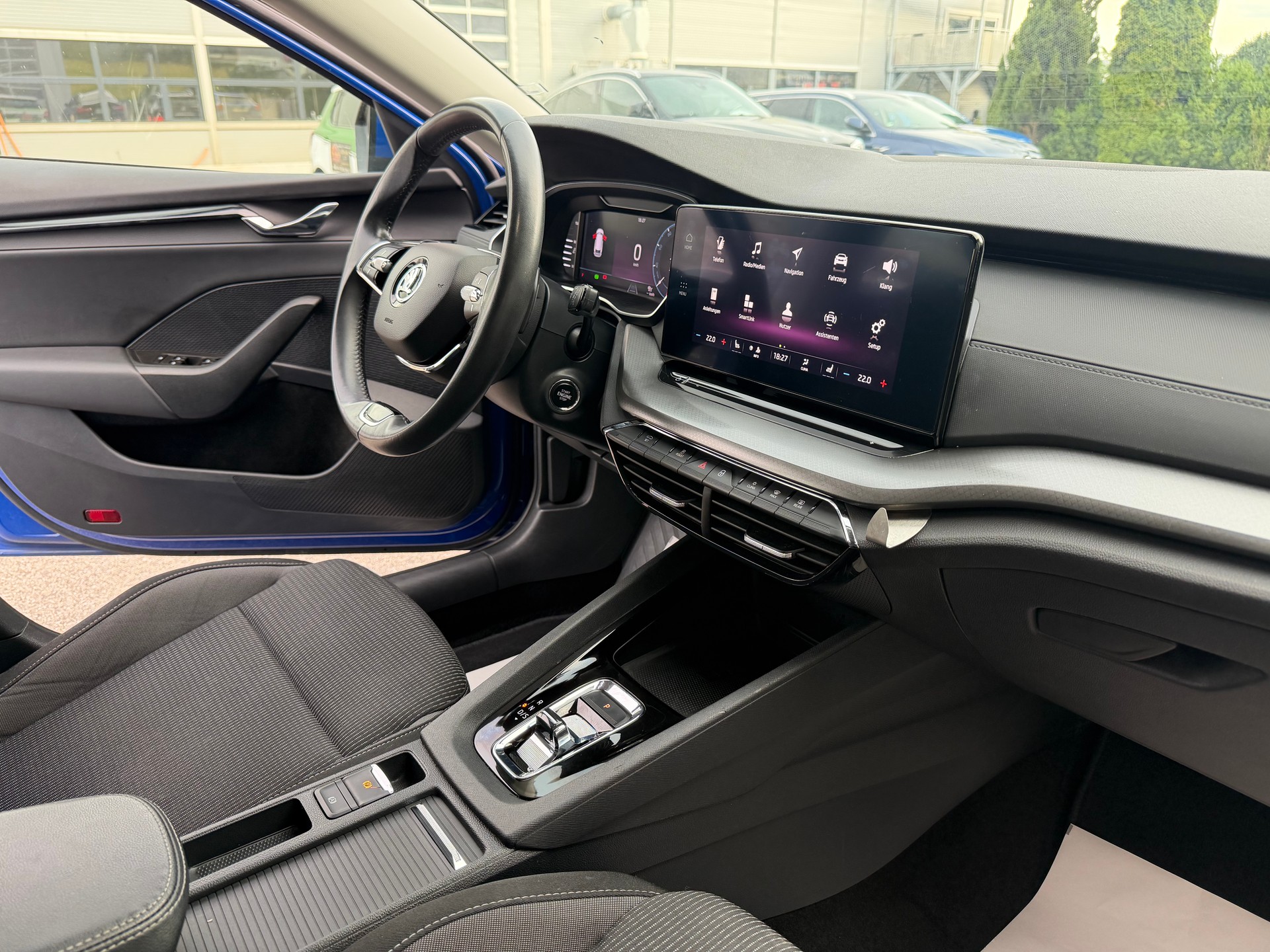 SKODA Octavia Combi 2.0 TDI DSG Ambition-image-15