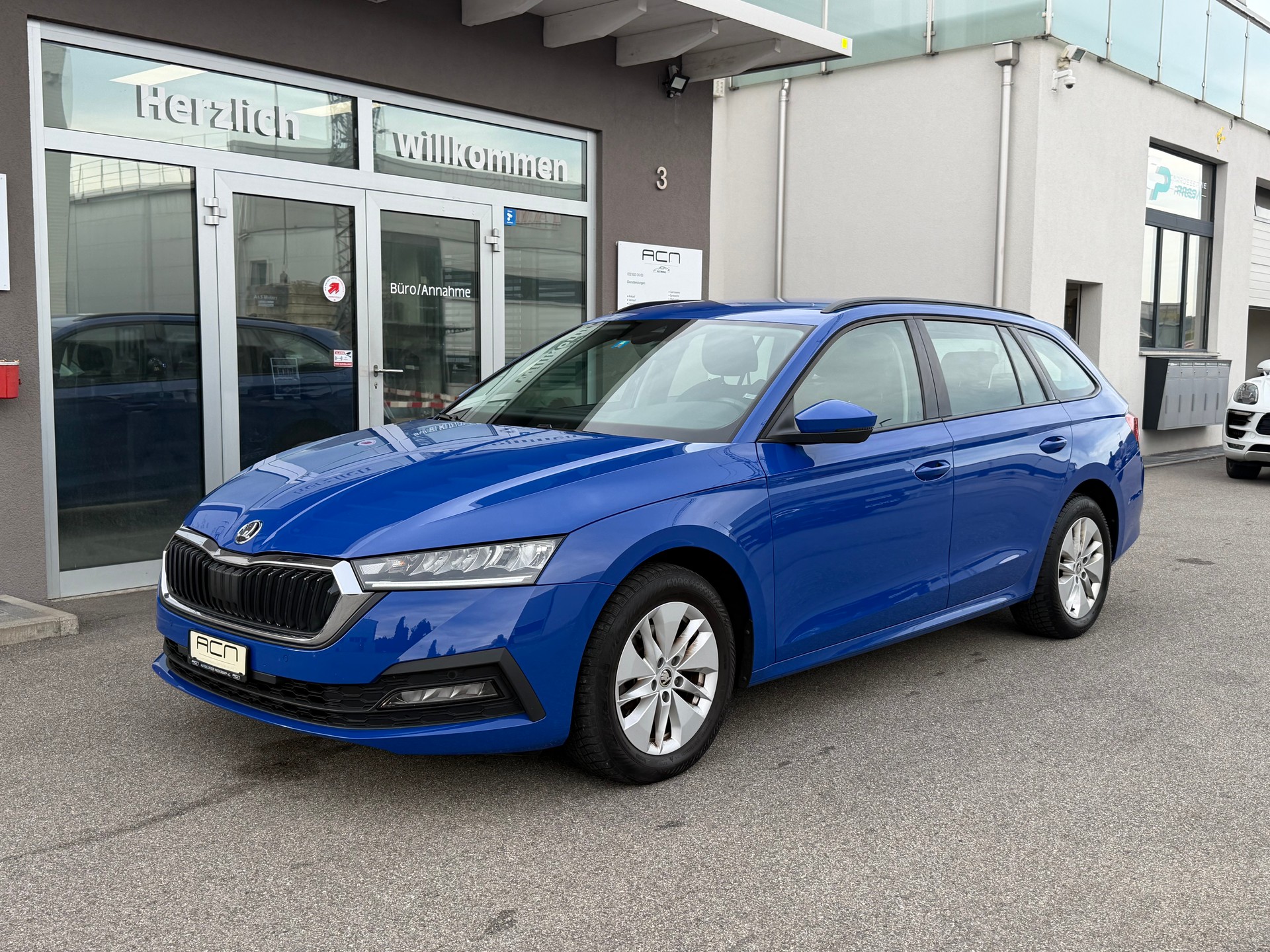 SKODA Octavia Combi 2.0 TDI DSG Ambition-image-2