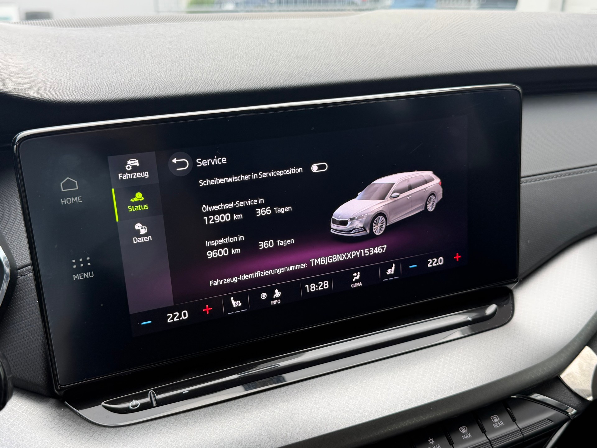SKODA Octavia Combi 2.0 TDI DSG Ambition-image-17