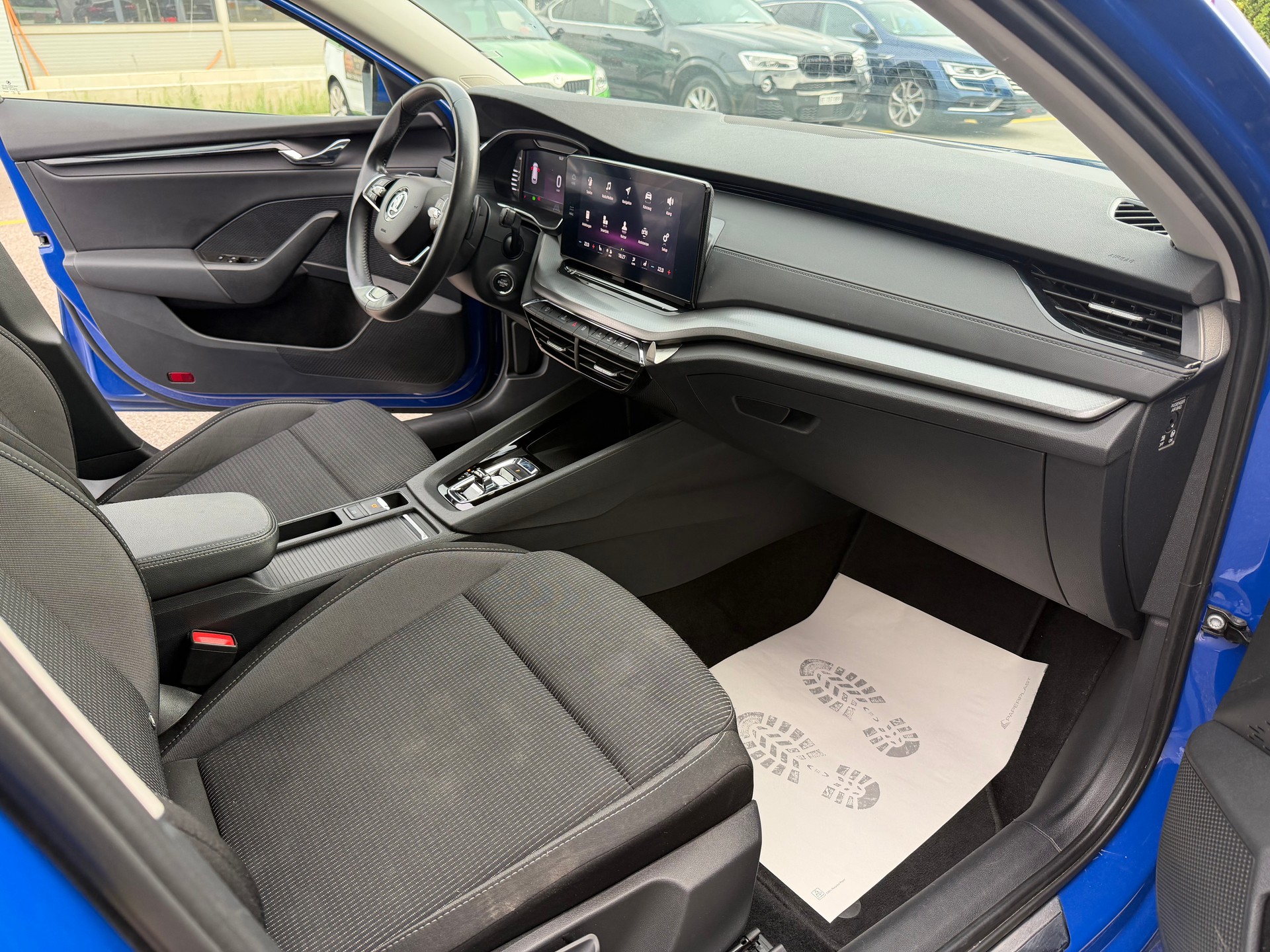 SKODA Octavia Combi 2.0 TDI DSG Ambition-image-14