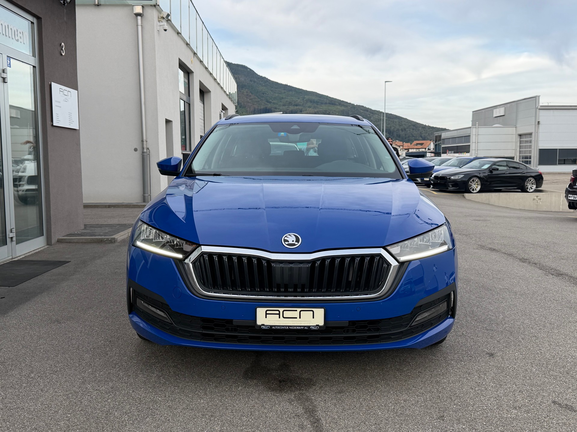 SKODA Octavia Combi 2.0 TDI DSG Ambition-image-1