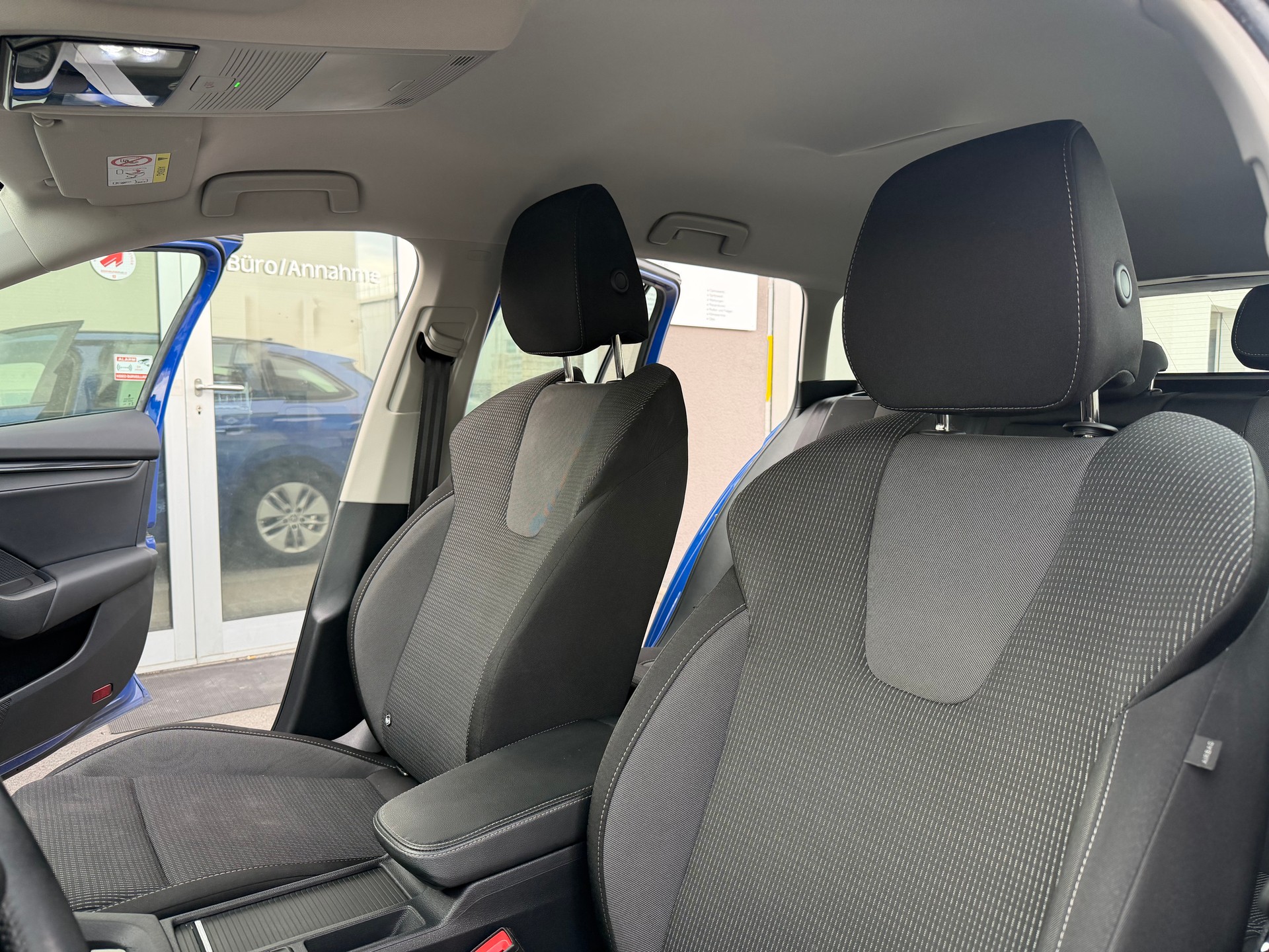 SKODA Octavia Combi 2.0 TDI DSG Ambition-image-10
