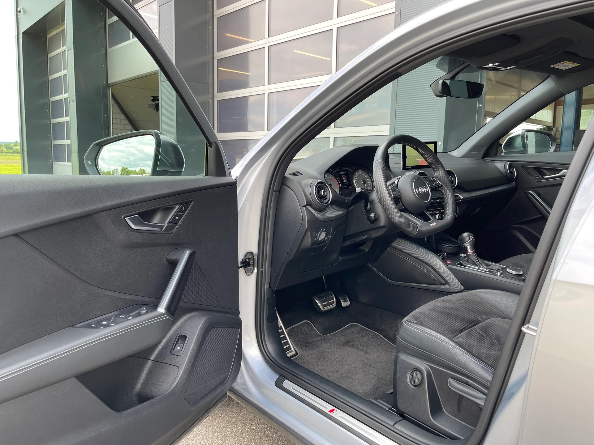 AUDI SQ2 TFSI quattro S-tronic-image-6