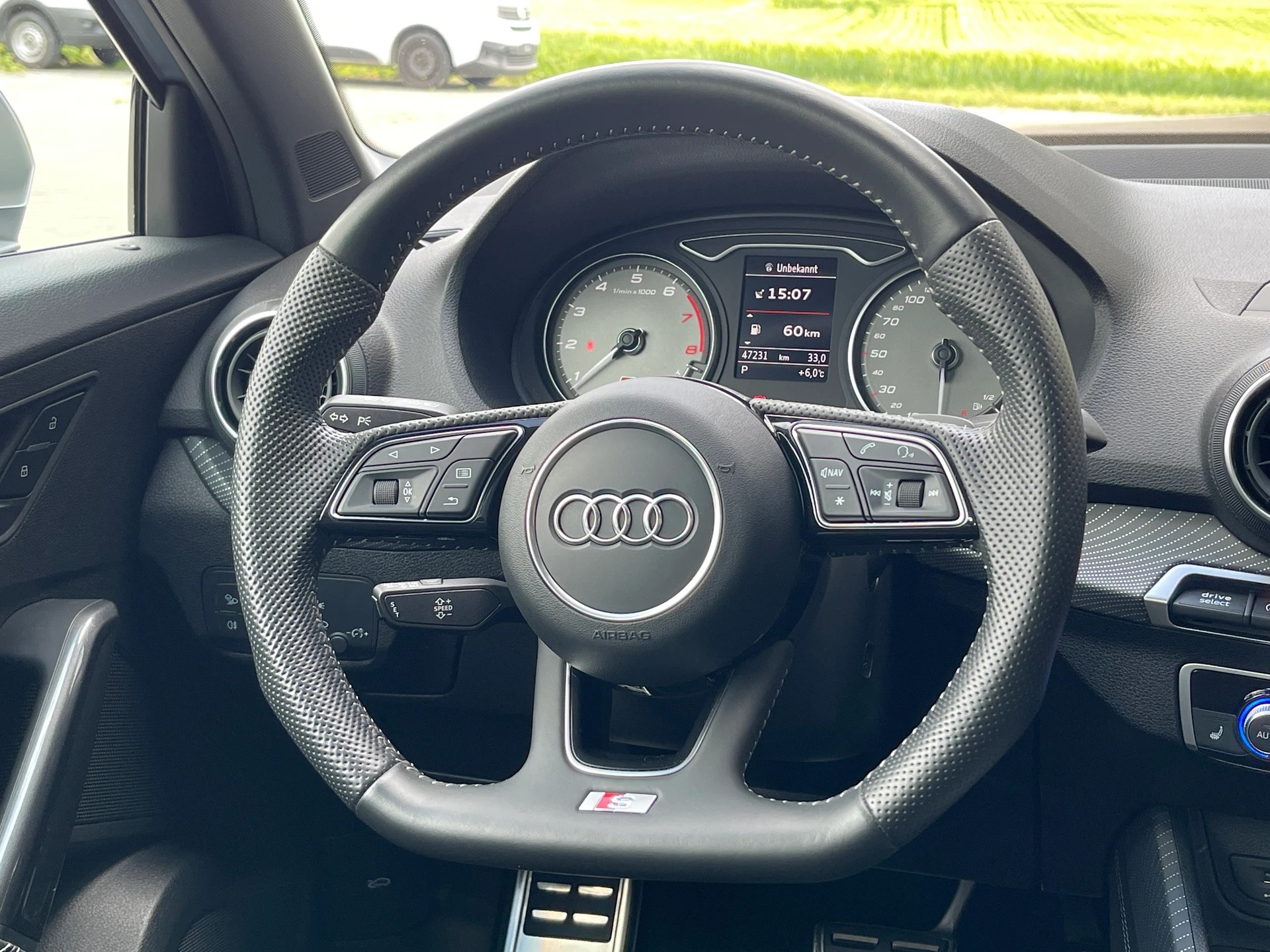 AUDI SQ2 TFSI quattro S-tronic-image-8