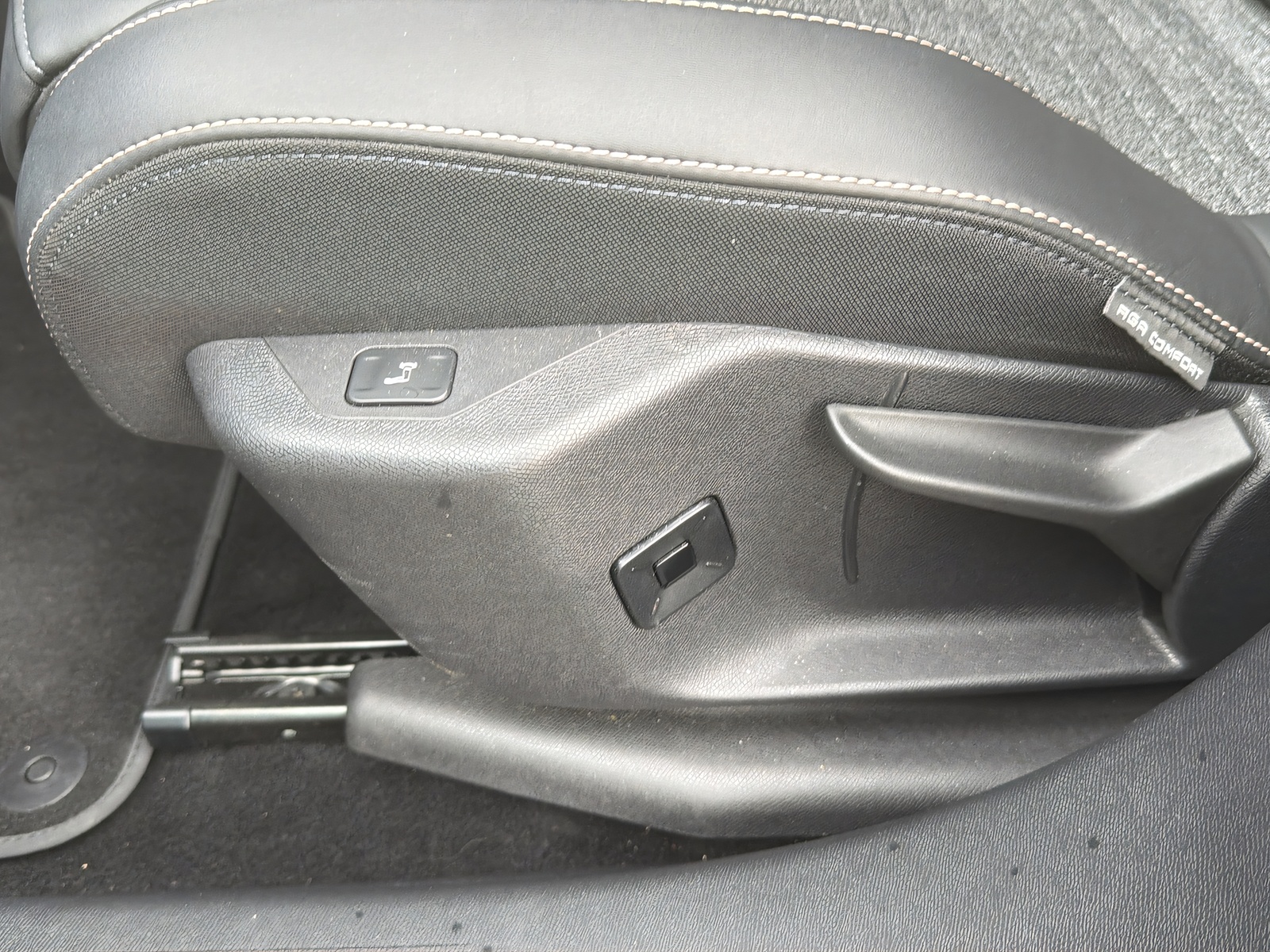 PEUGEOT 3008 1.2 Hybrid Allure-image-15