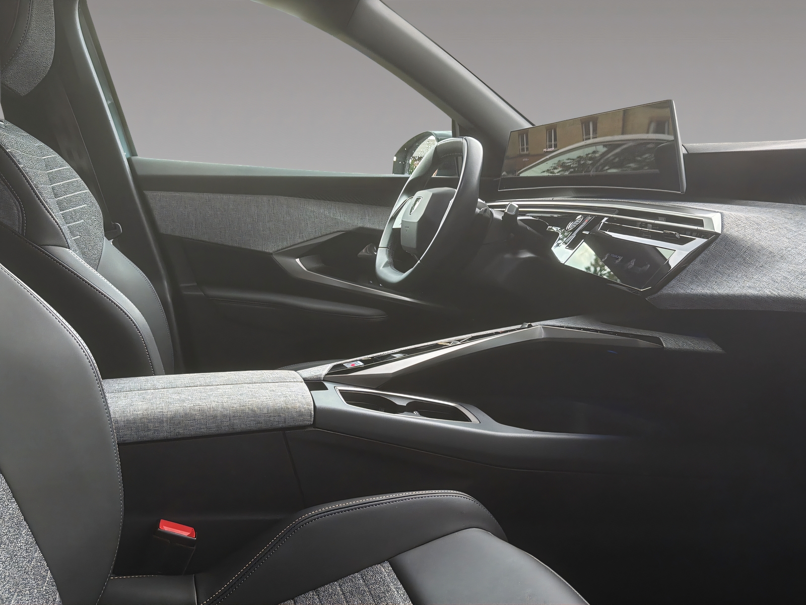 PEUGEOT 3008 1.2 Hybrid Allure-image-10