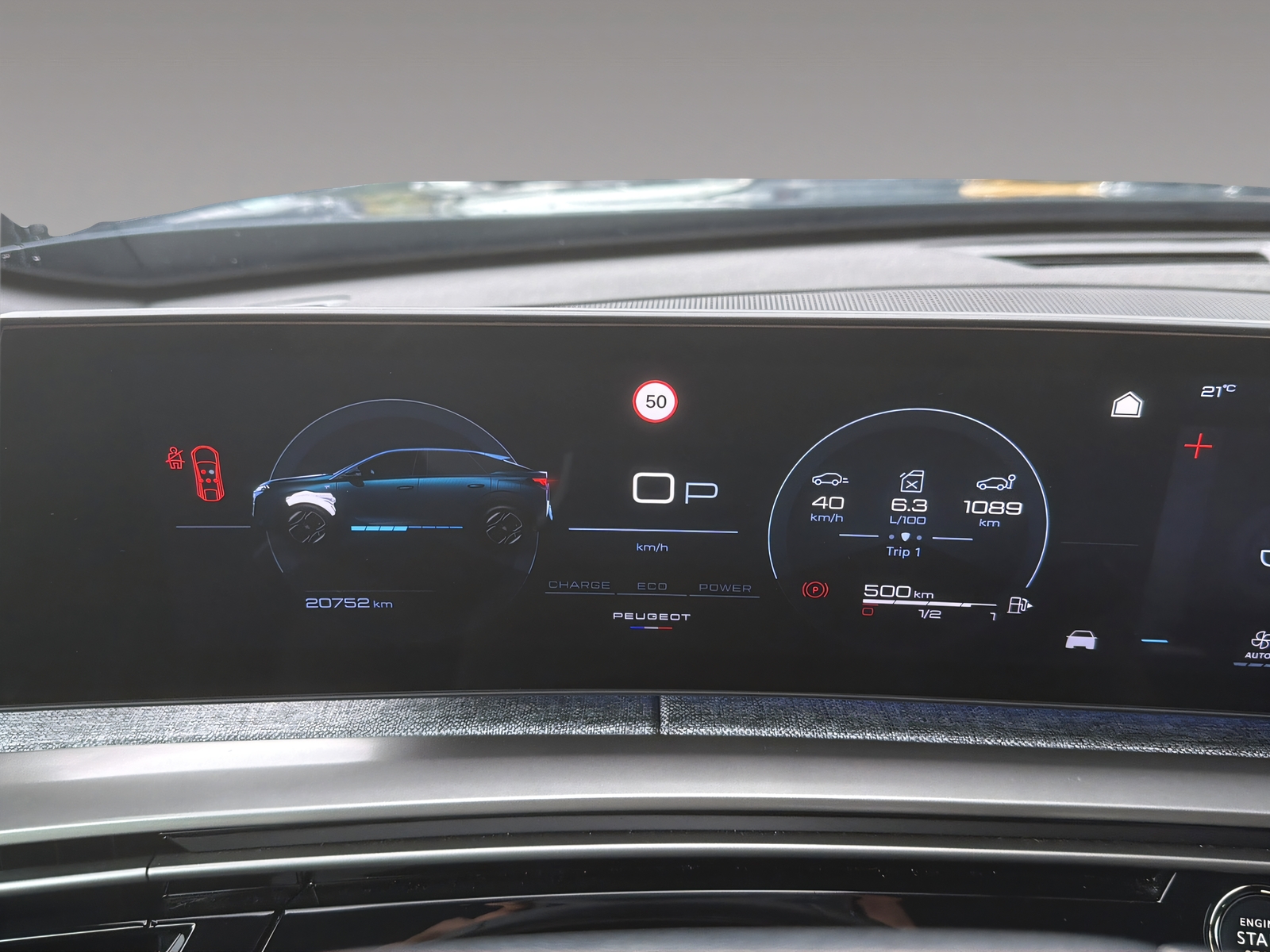 PEUGEOT 3008 1.2 Hybrid Allure-image-9