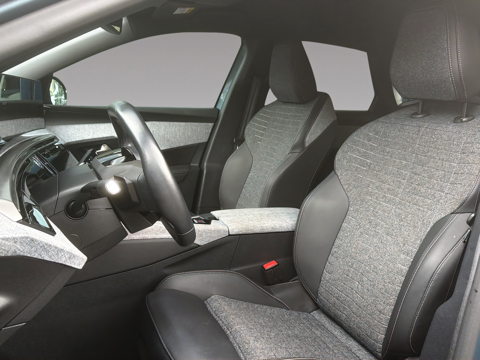 PEUGEOT 3008 1.2 Hybrid Allure-image-5